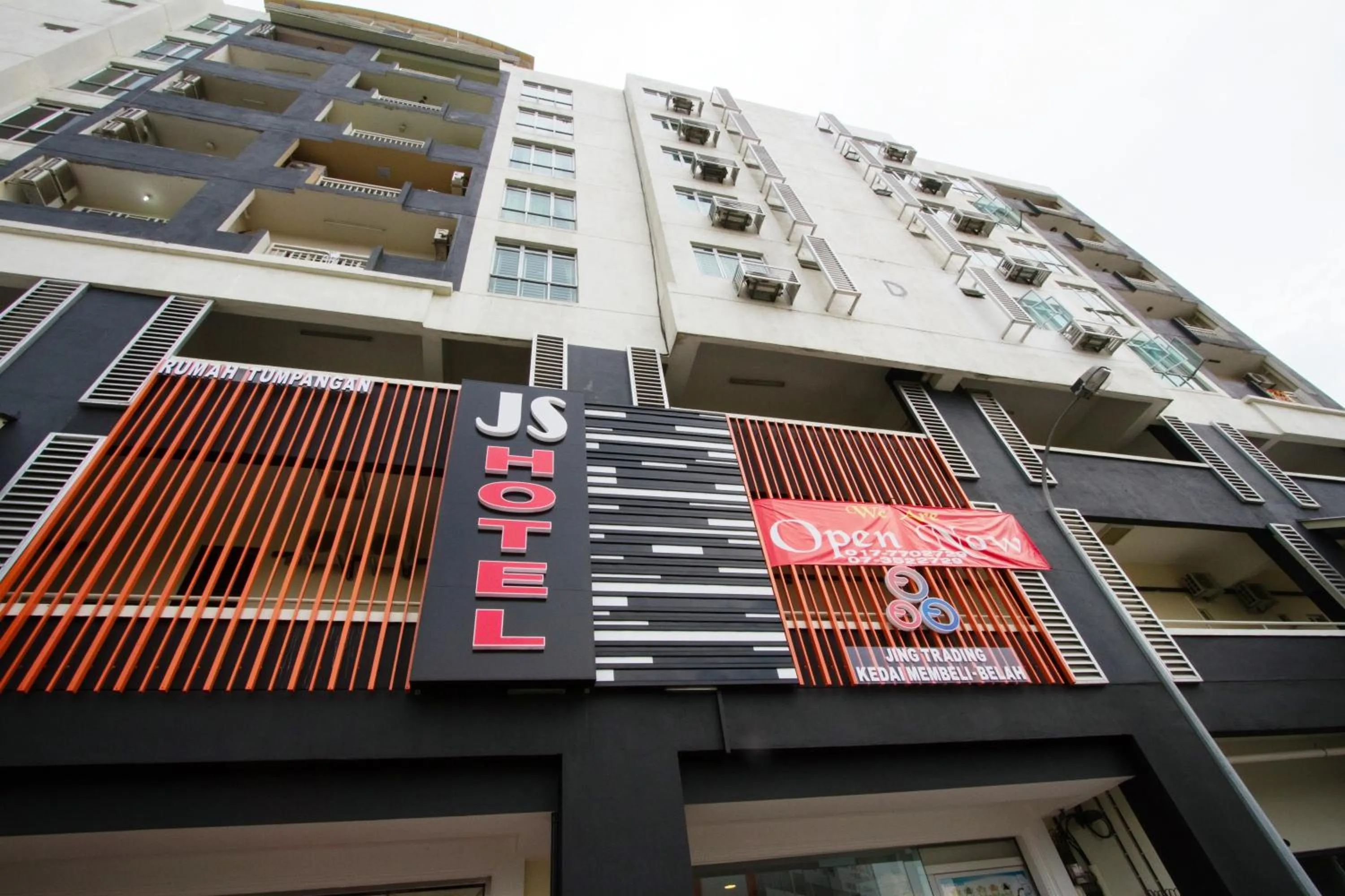 Facade/entrance in JS Hotel