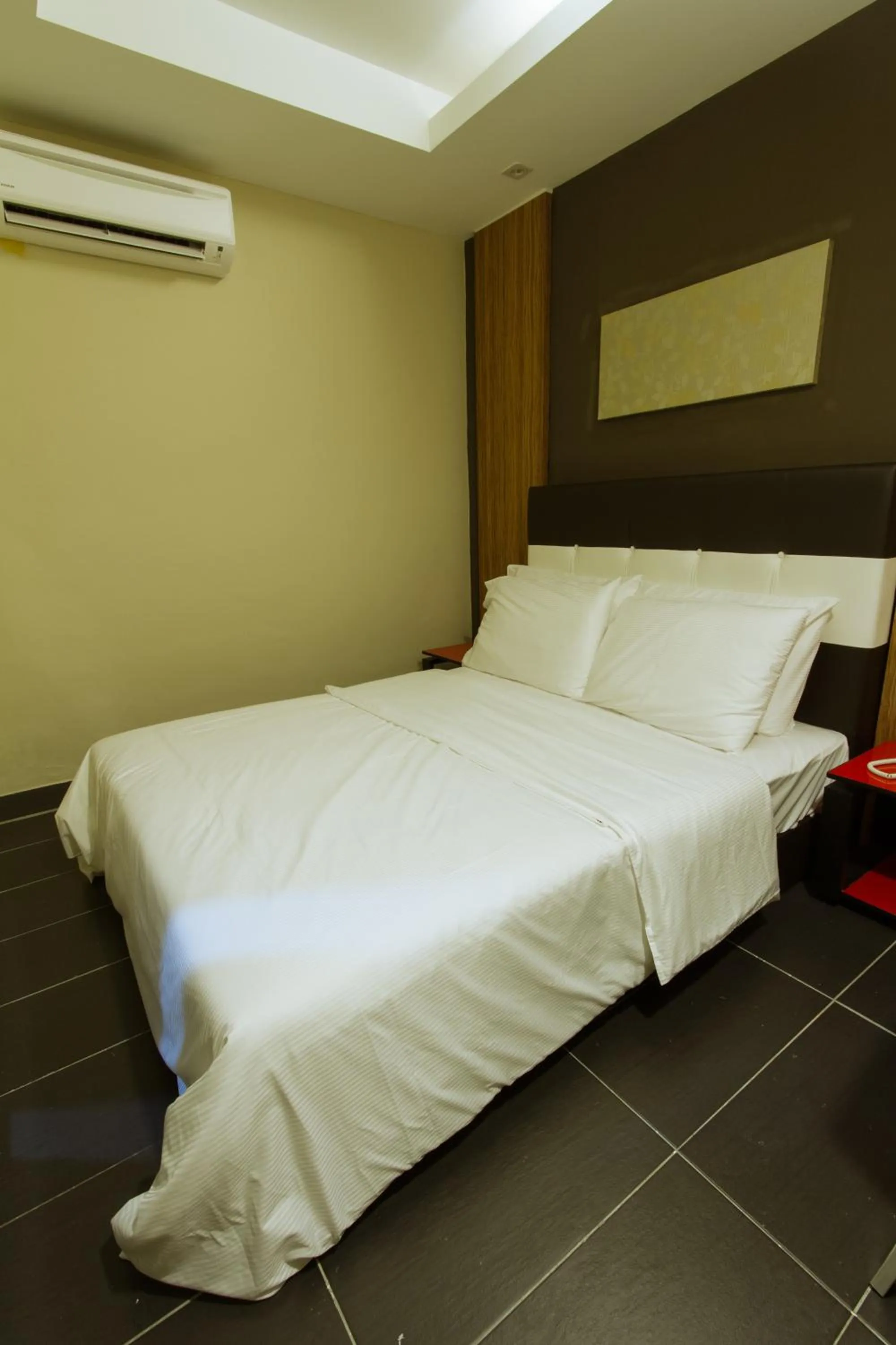 Bedroom, Bed in JS Hotel