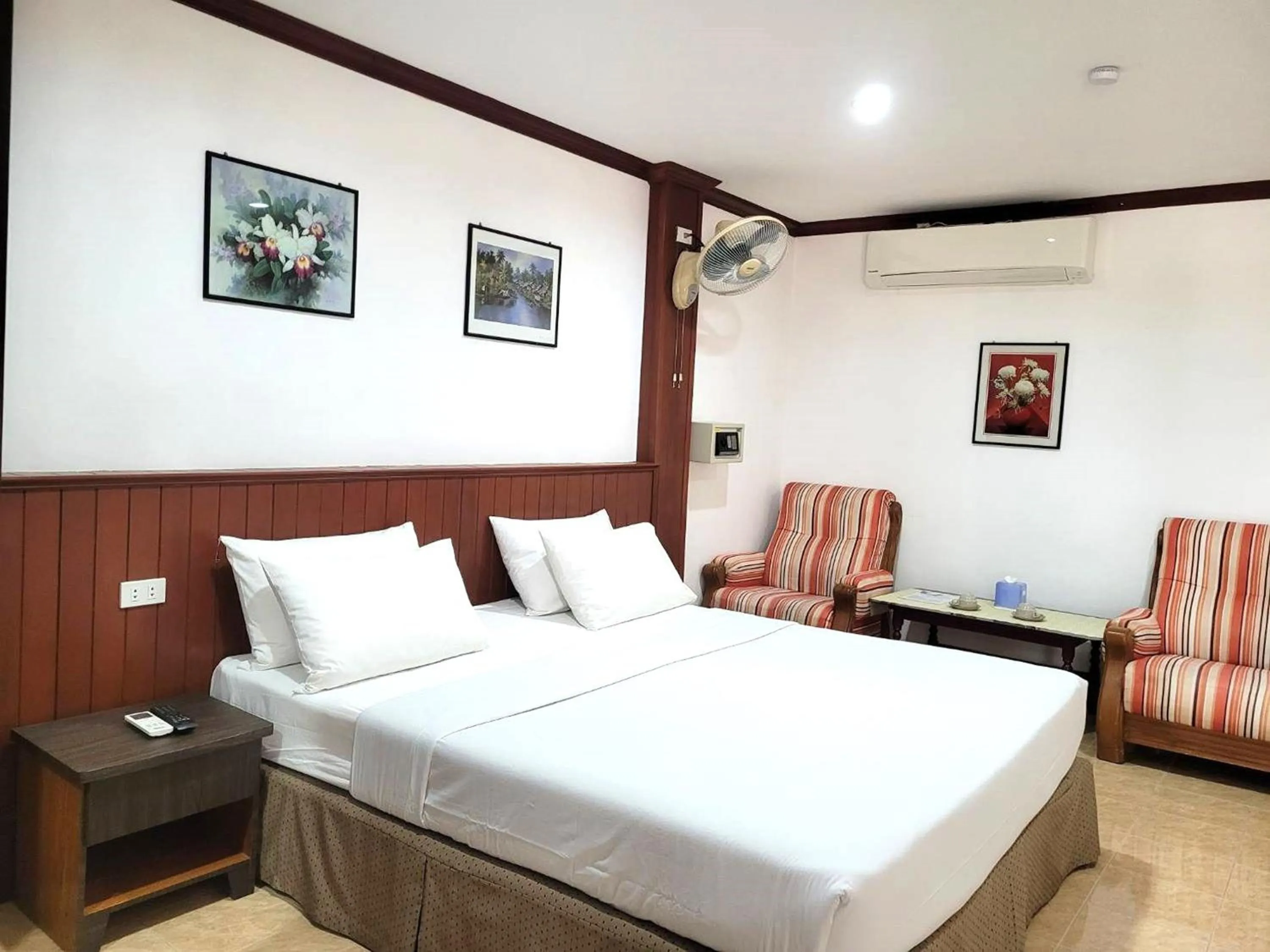 Bedroom, Bed in Rabbit Mansion Patong Hotel