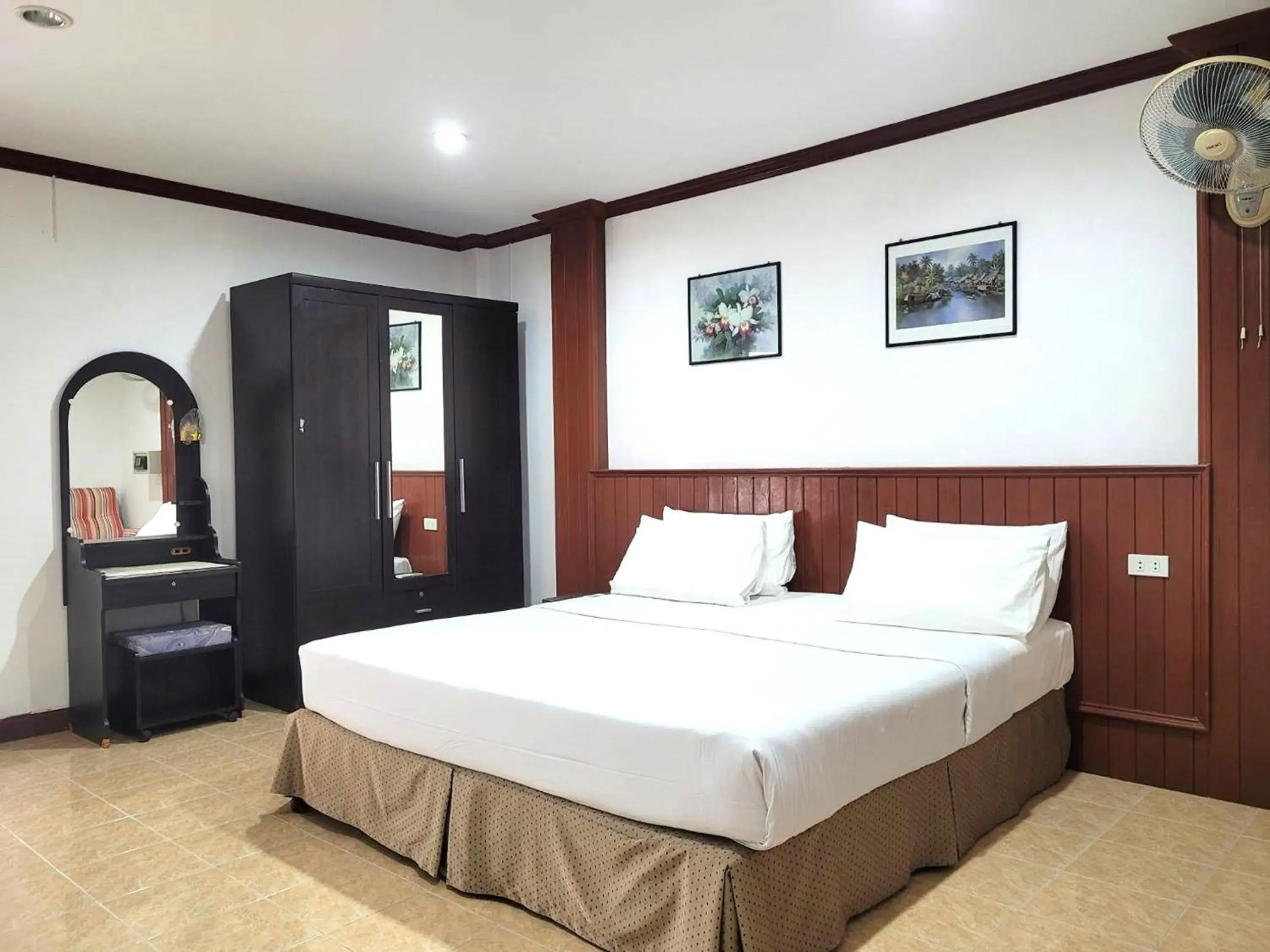 Deluxe Double Room with Balcony in Rabbit Mansion Patong Hotel Deluxe Double Room with Balcony in Rabbit Mansion Patong Hotel