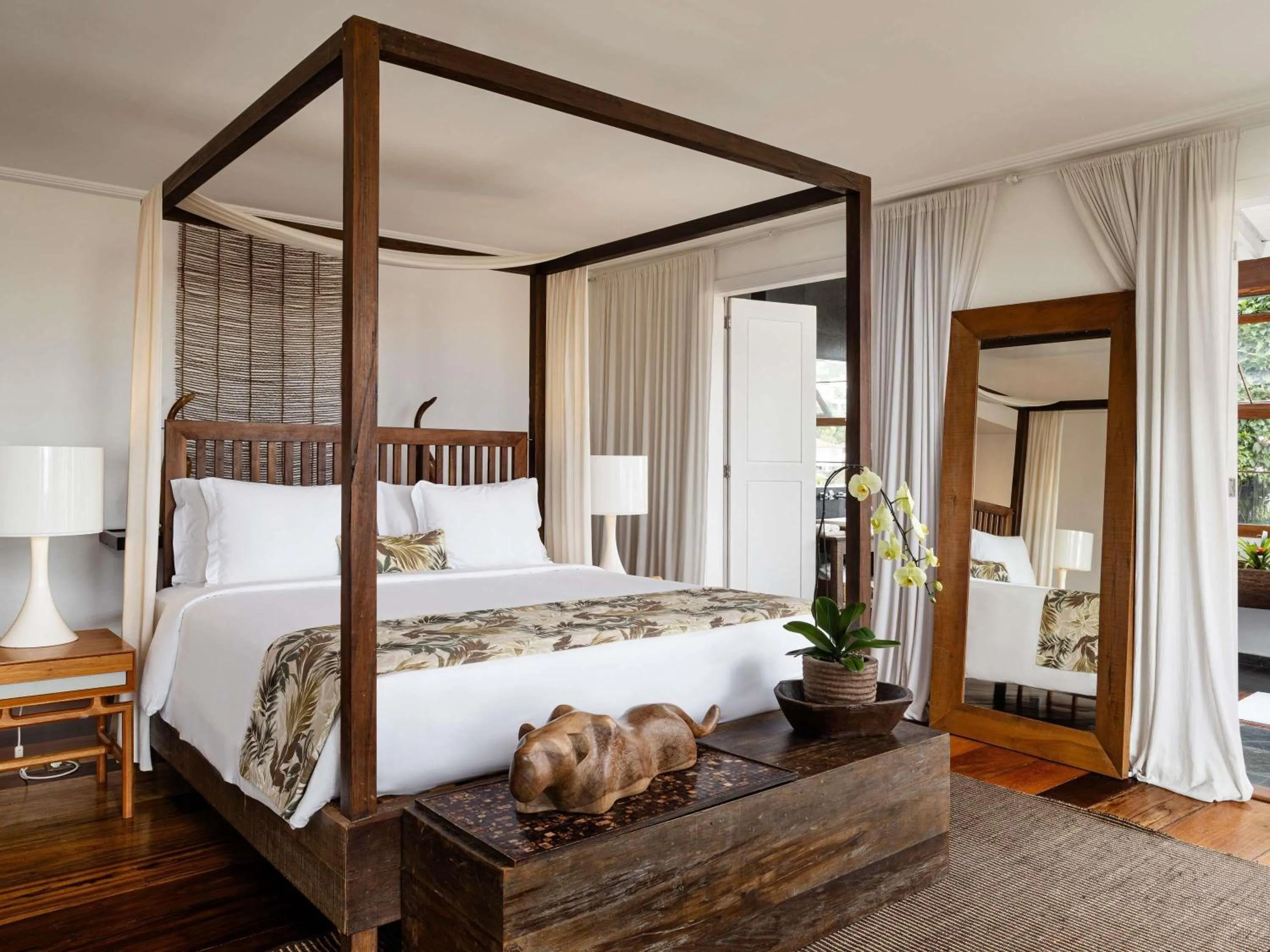 Bedroom, Bed in Santa Teresa Hotel Rio de Janeiro - MGallery Collection