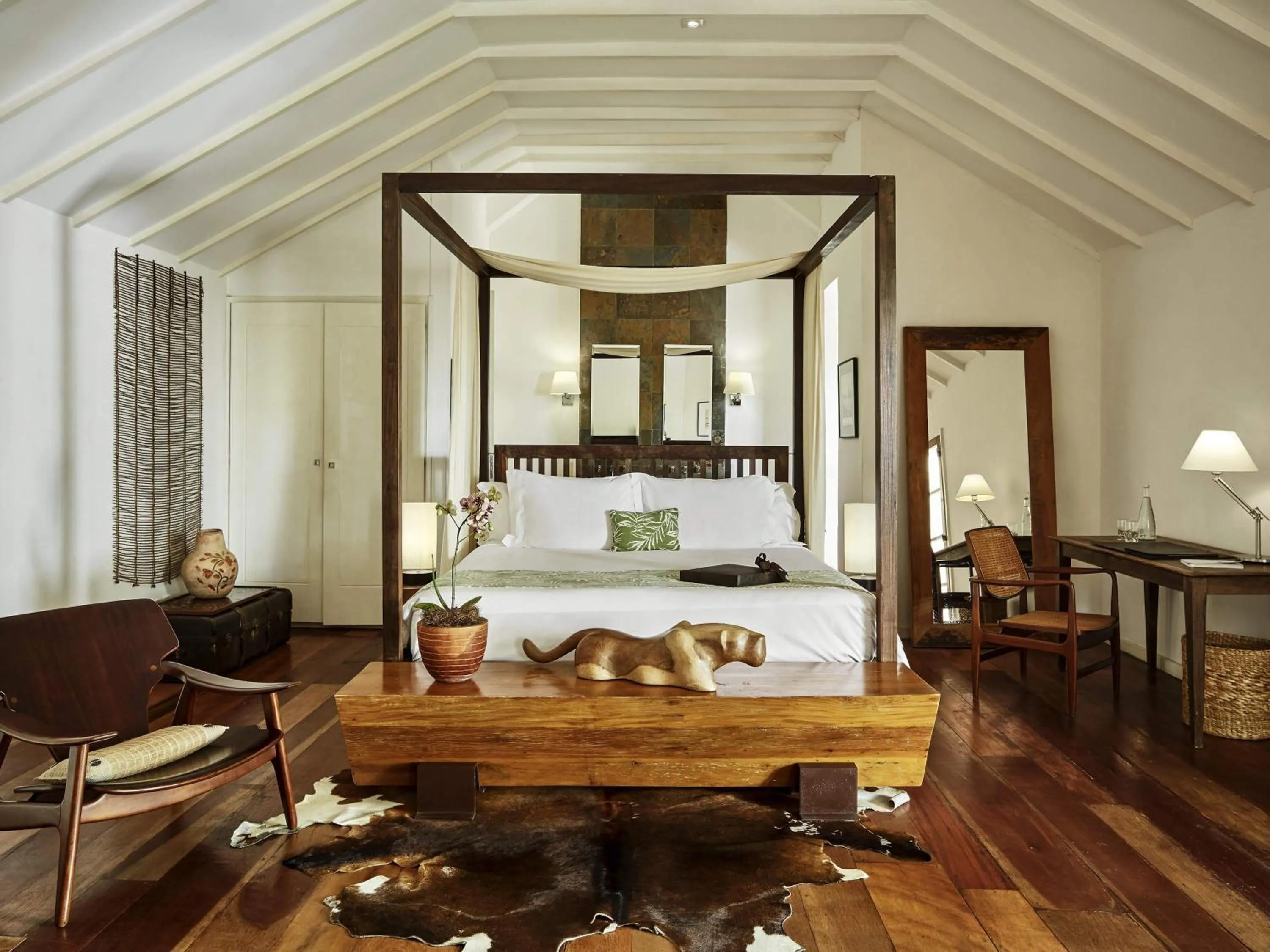 Bedroom, Bed in Santa Teresa Hotel Rio de Janeiro - MGallery Collection
