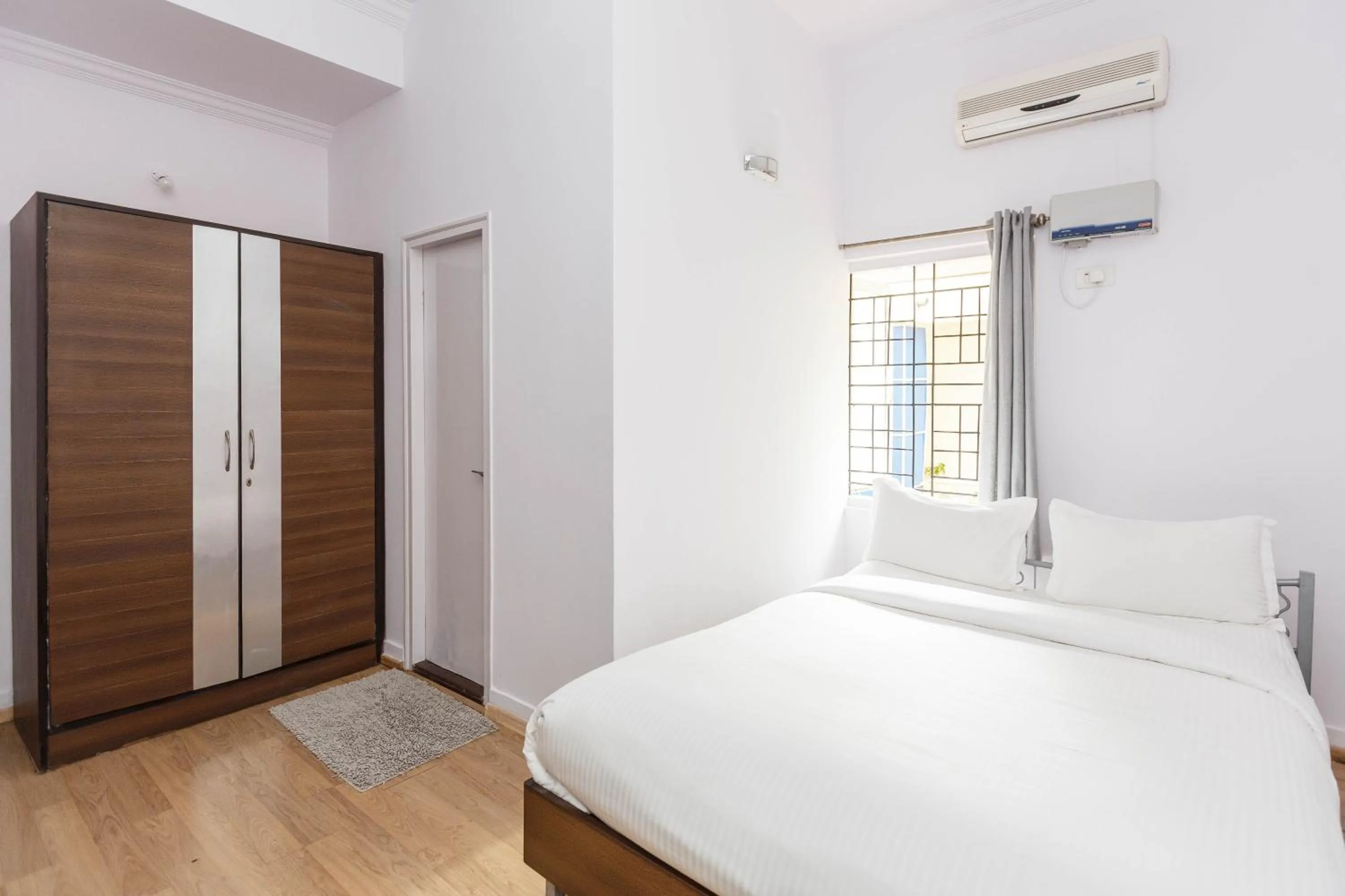 Bed in Locul Uptown - Near Bangalore Palace Grounds