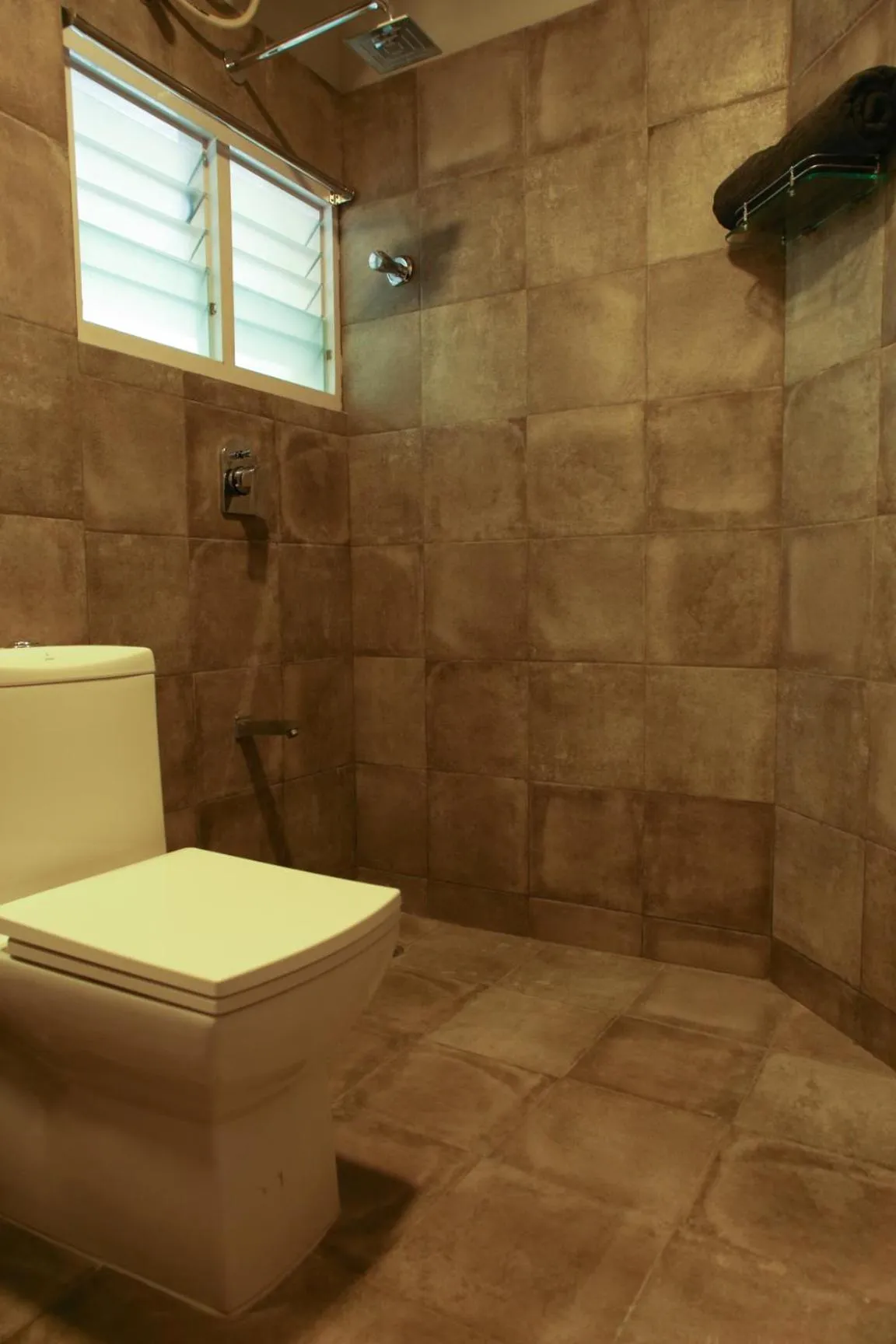 Shower in Locul Uptown - Near Bangalore Palace Grounds