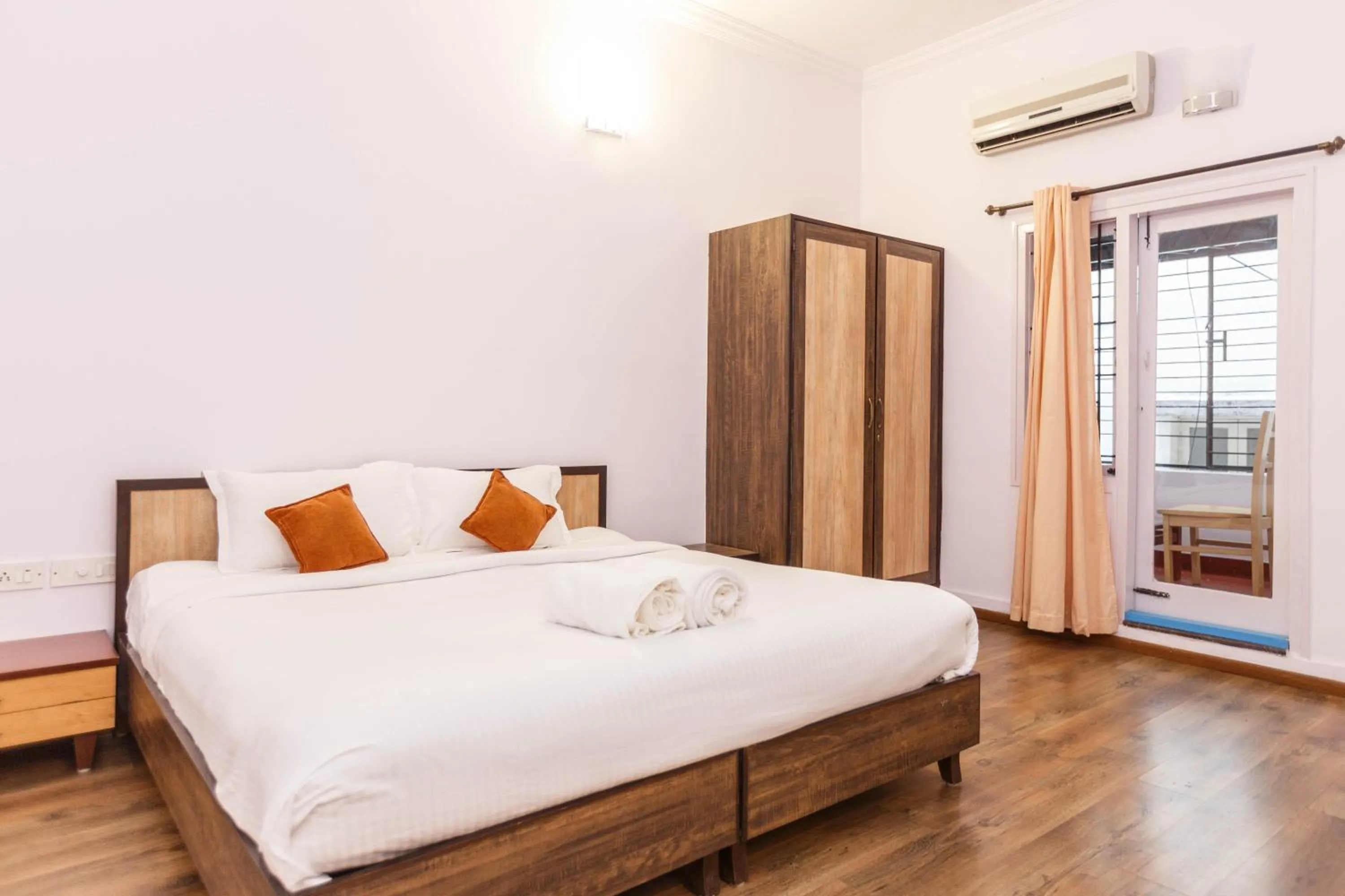 Bedroom, Bed in Locul Uptown - Near Bangalore Palace Grounds