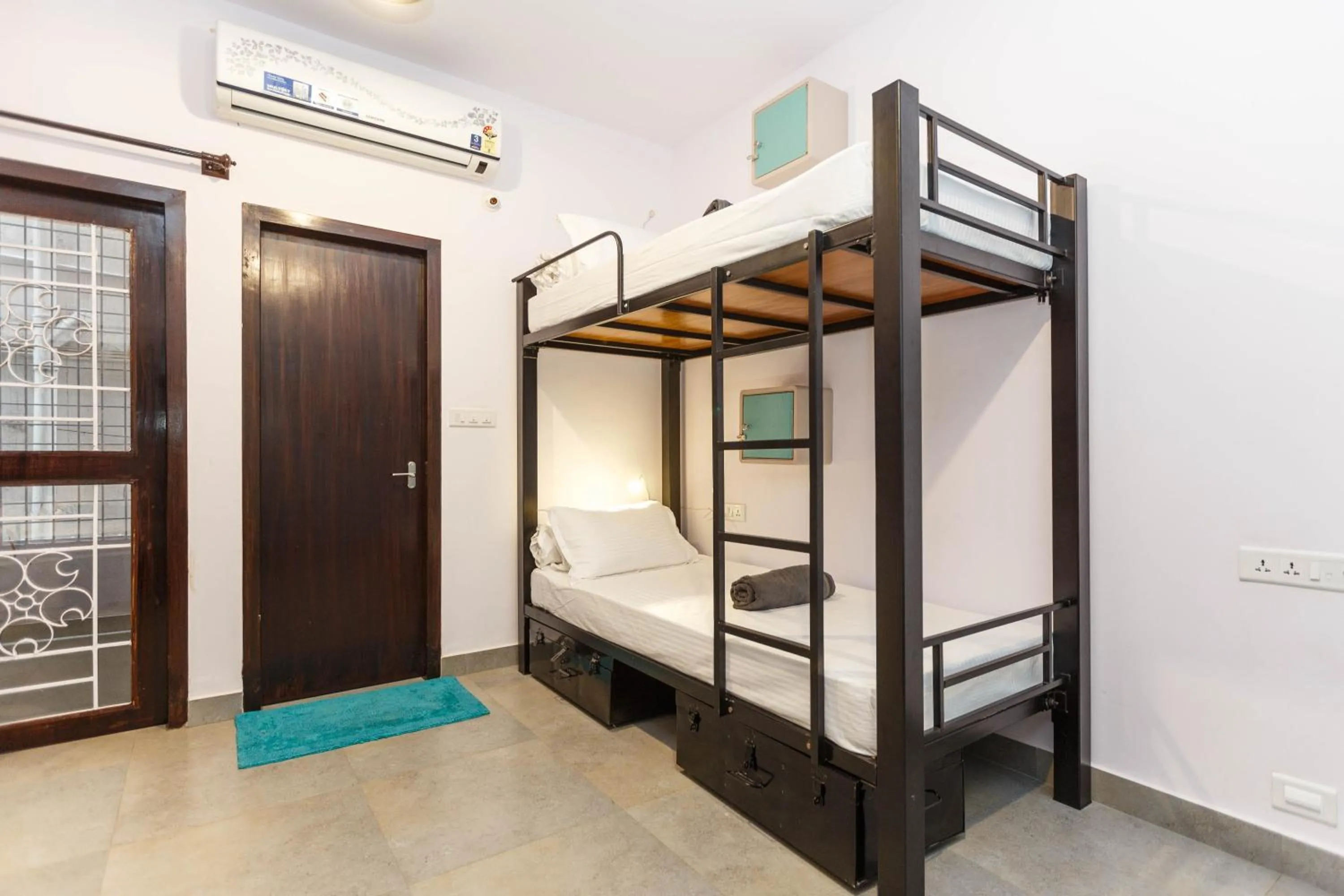 bunk bed, Bed in Locul Uptown - Near Bangalore Palace Grounds