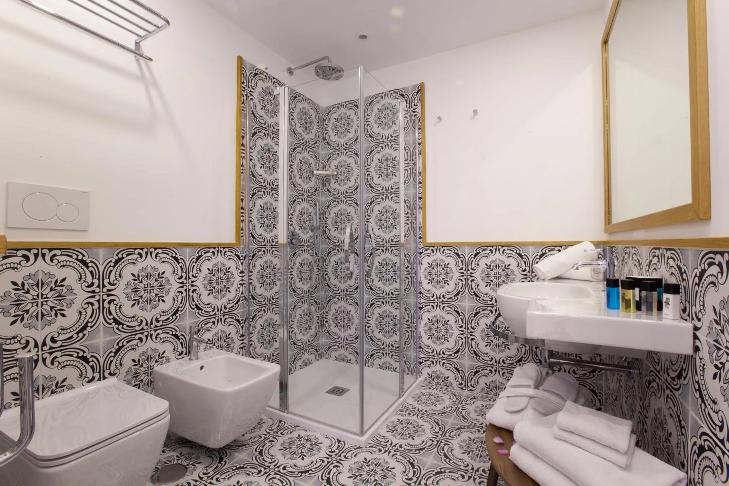 Shower in Maison Kalea