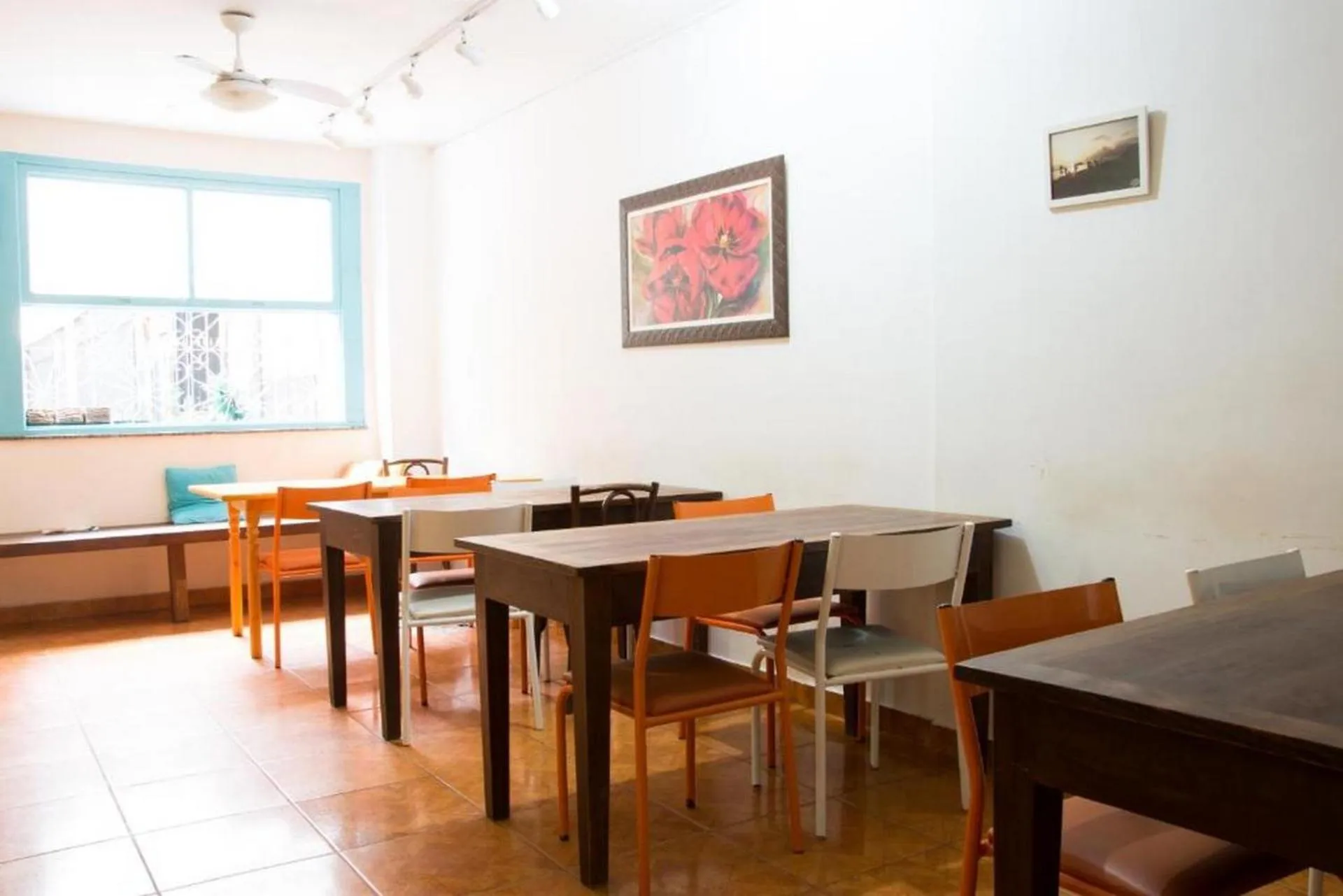 Communal lounge/ TV room in Solar Hostel Beach Copacabana