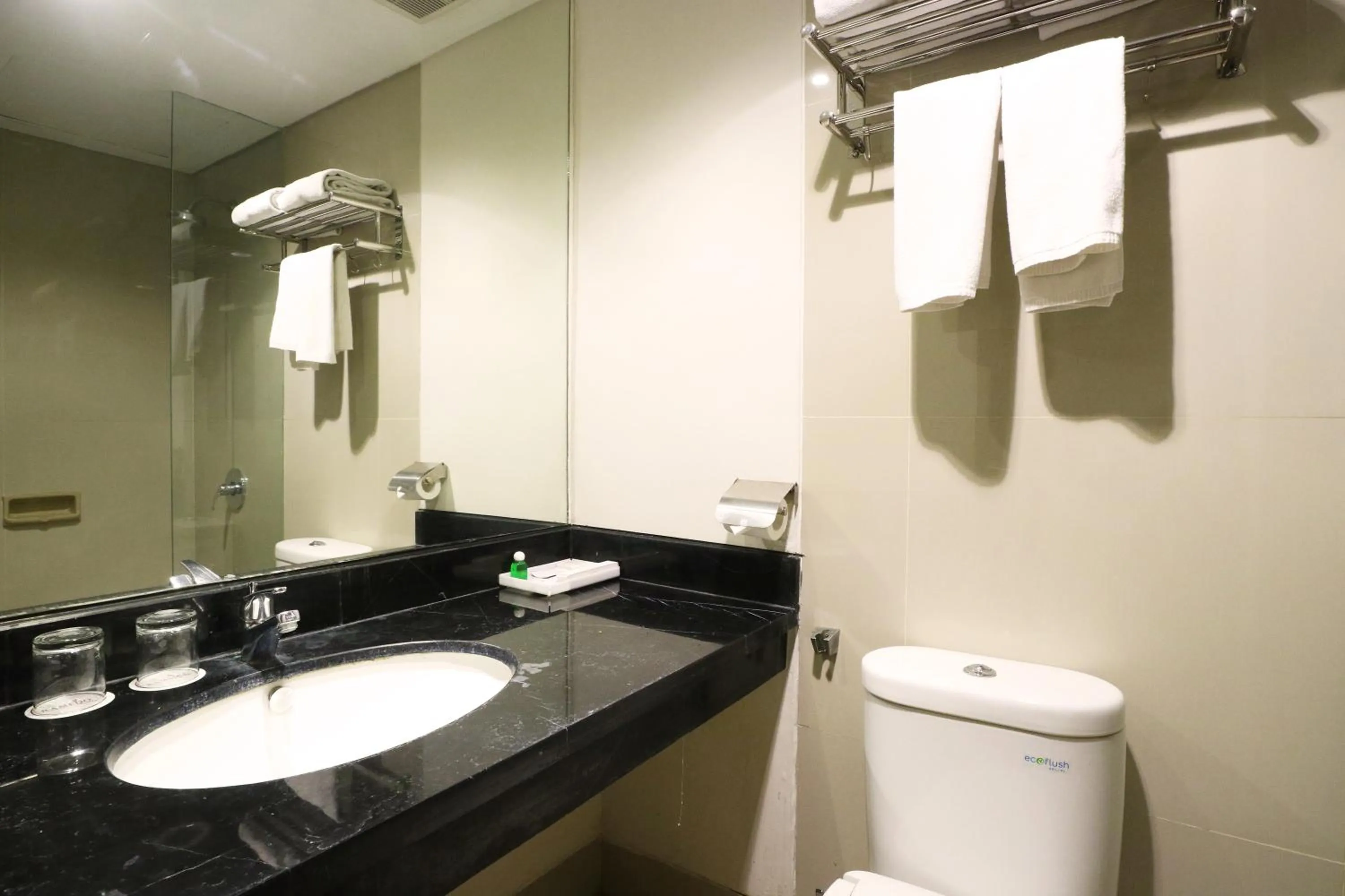 Bathroom in Ramedo Hotel