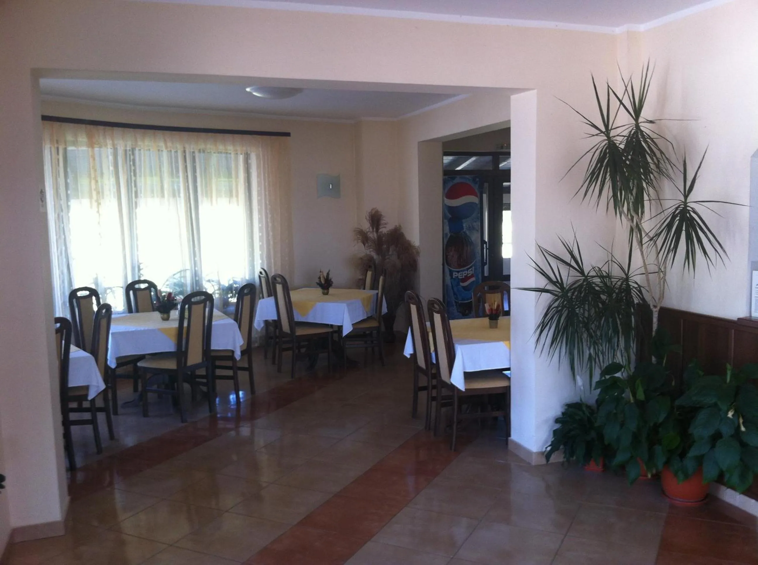 Restaurant/places to eat in JRB Hotel