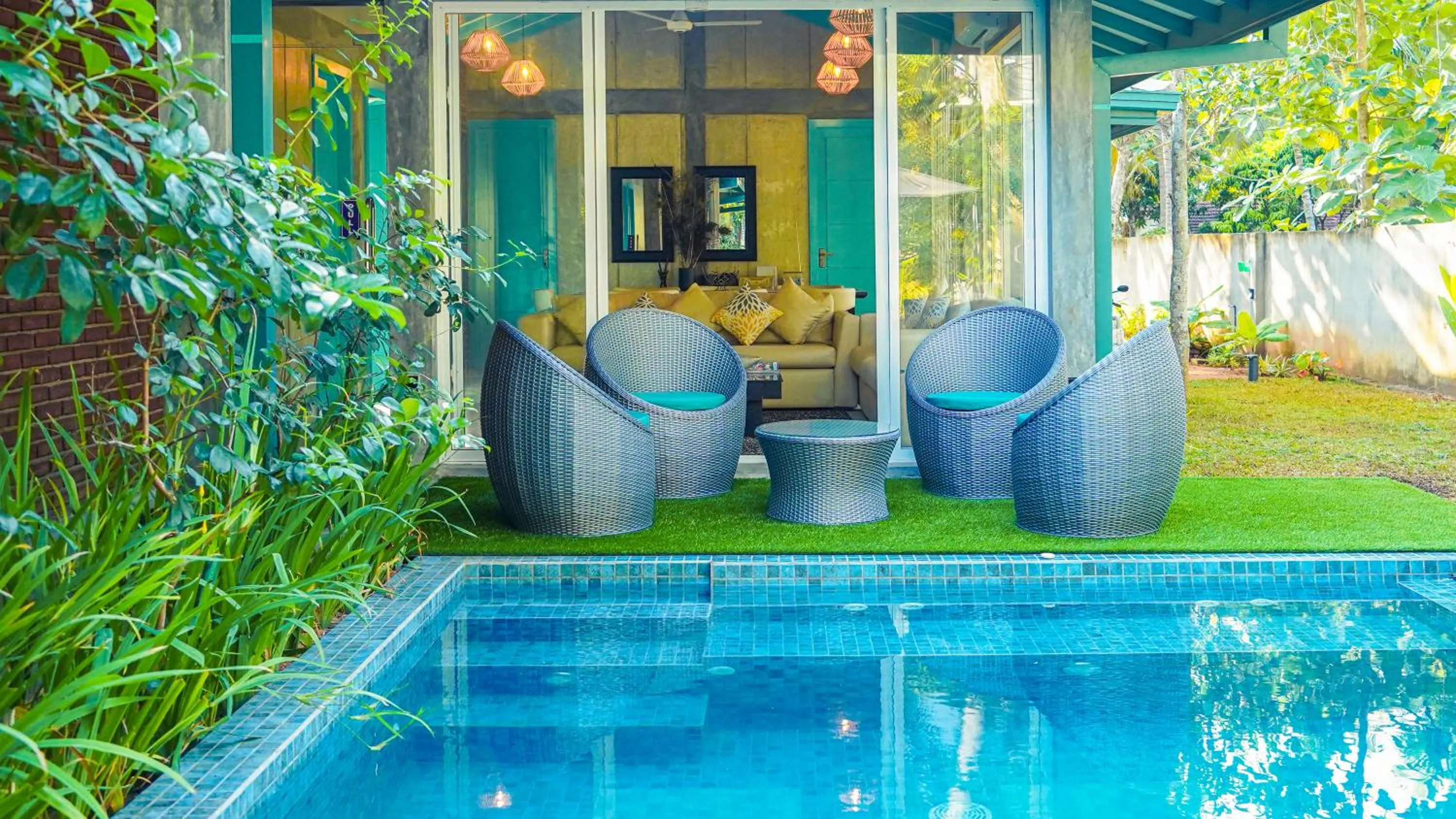 Swimming pool in Villa Blue Monk - Thema Collection