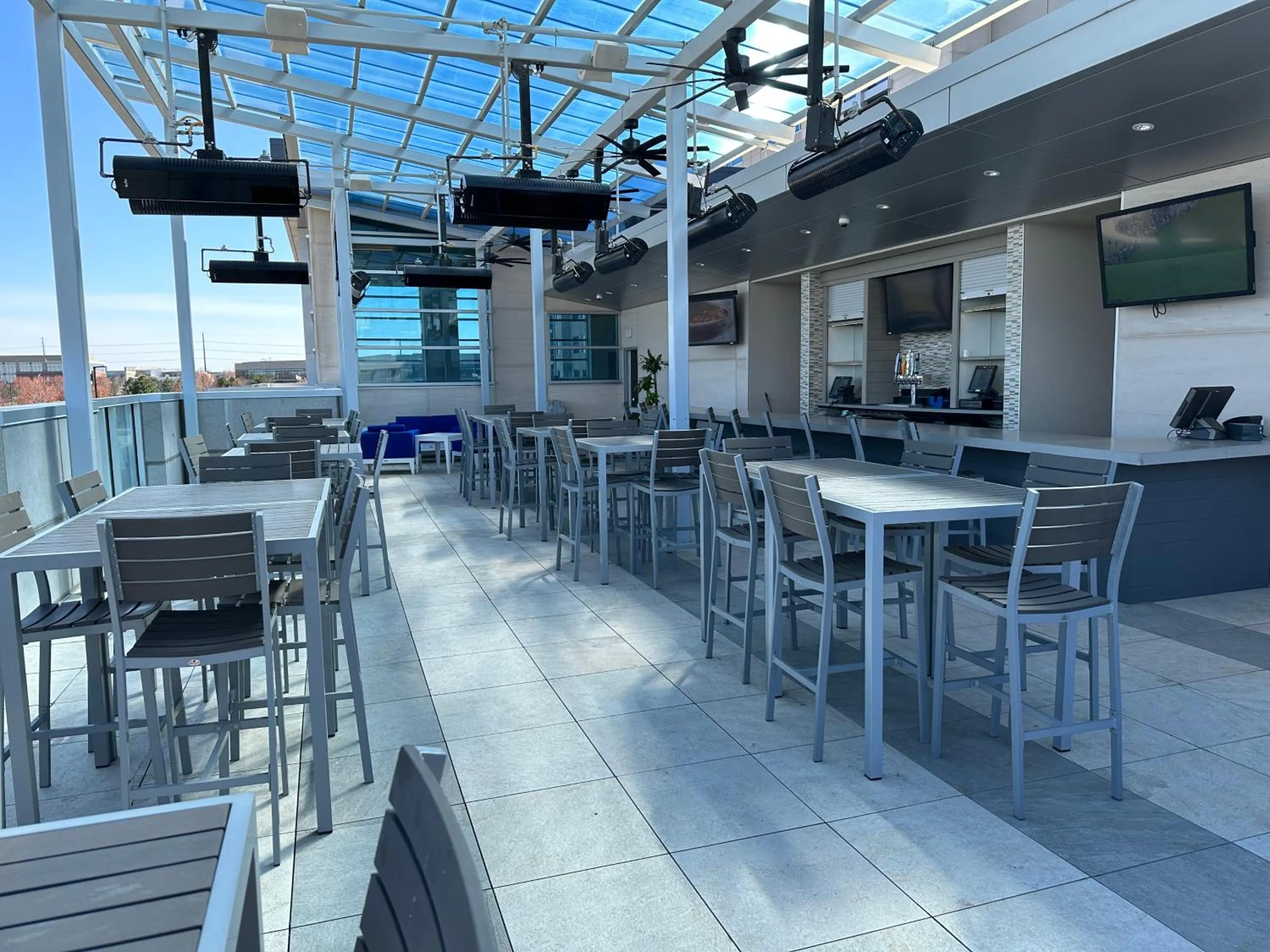 Restaurant/places to eat in Embassy Suites by Hilton Kansas City Olathe