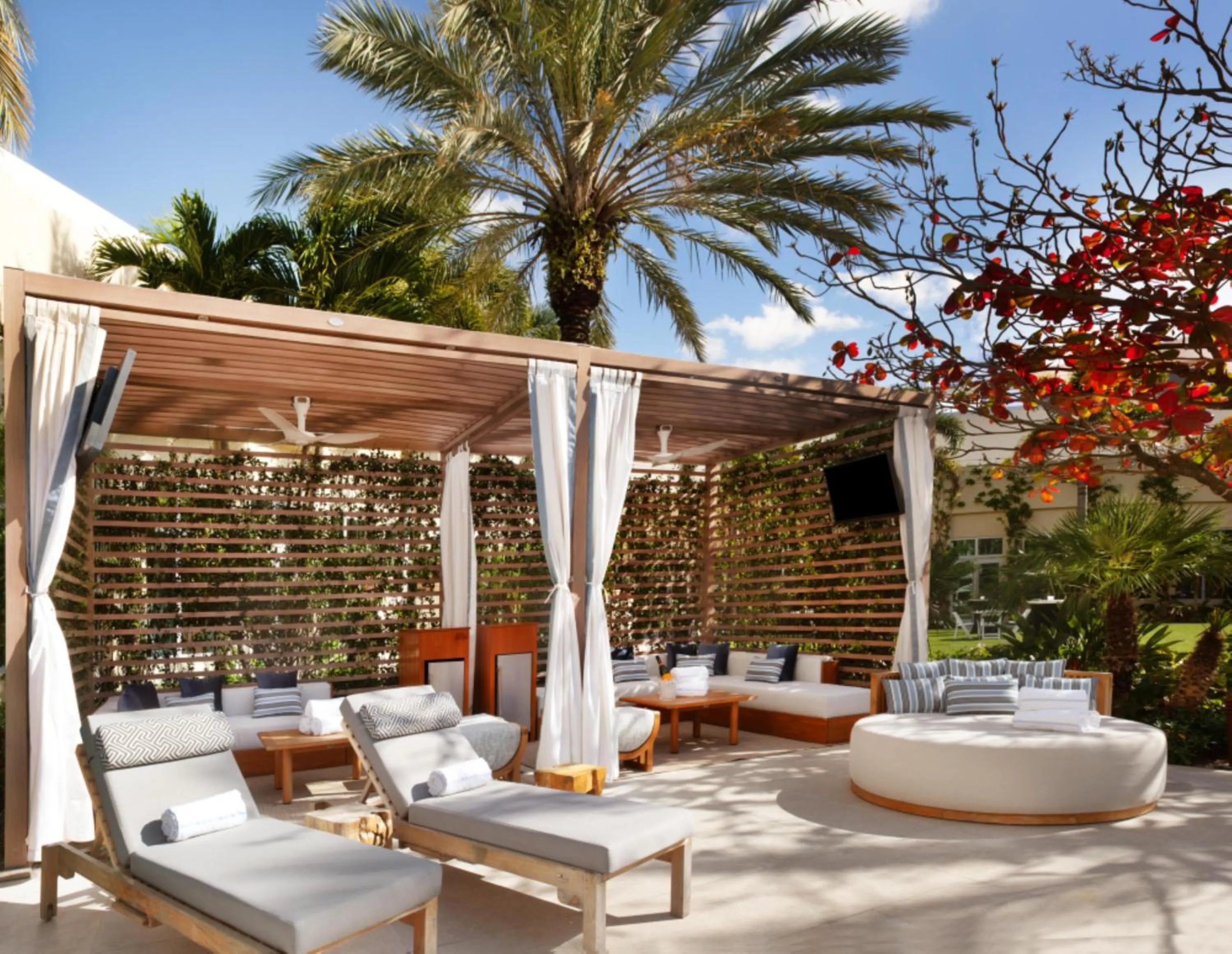 Pool view in Hilton West Palm Beach