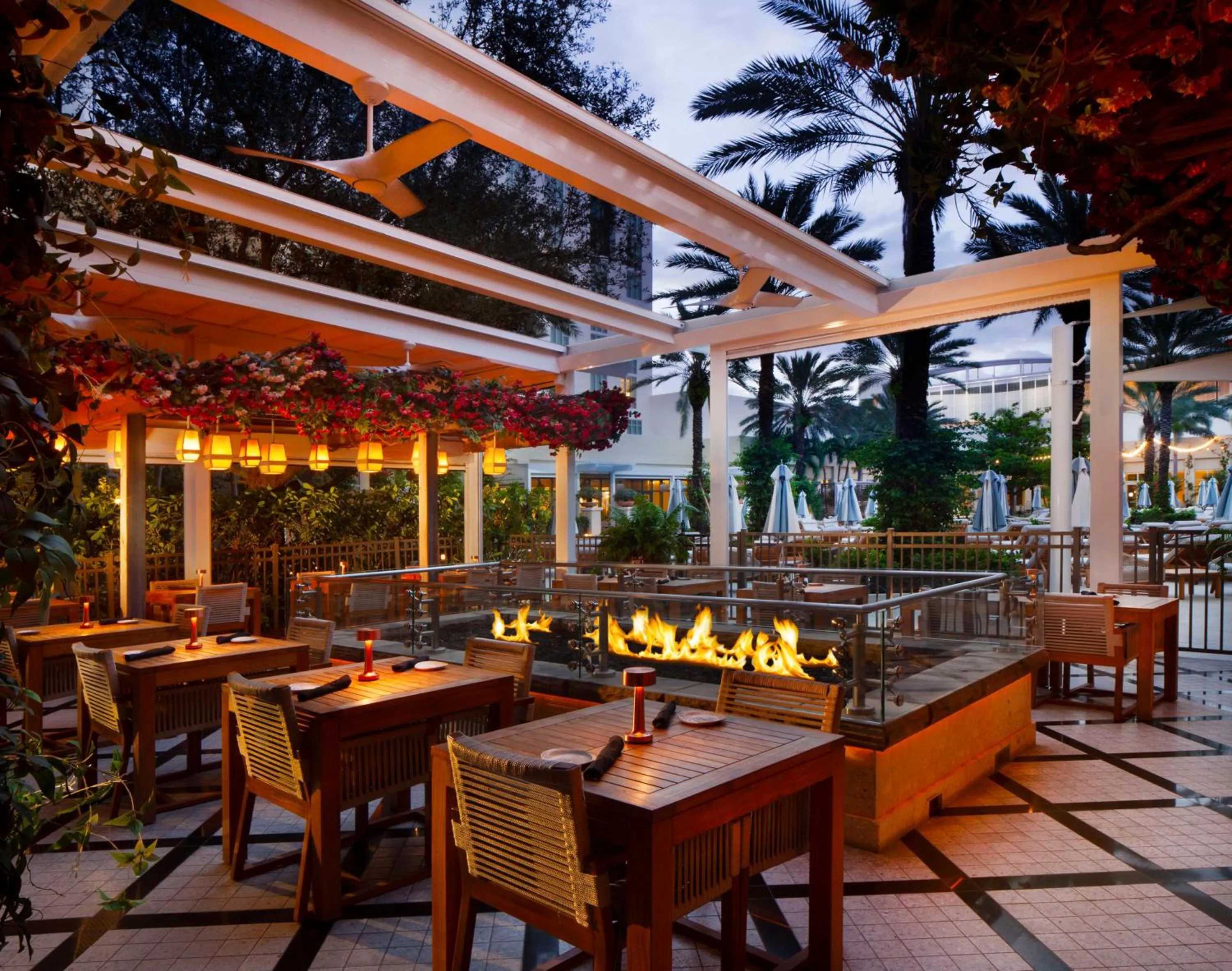 Lounge or bar in Hilton West Palm Beach