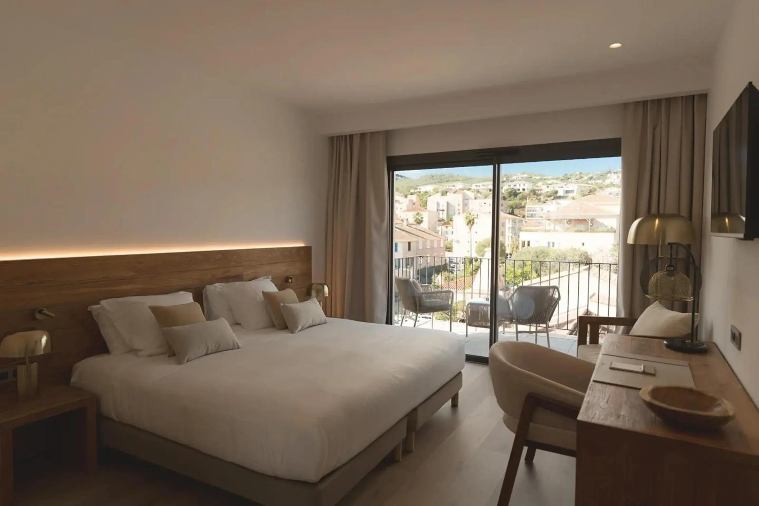 Comfort King Room with Balcony and Village View - Non-Smoking in Hôtel & Spa Best Western Premier A Storia Solenzara Comfort King Room with Balcony and Village View - Non-Smoking in Hôtel & Spa Best Western Premier A Storia Solenzara