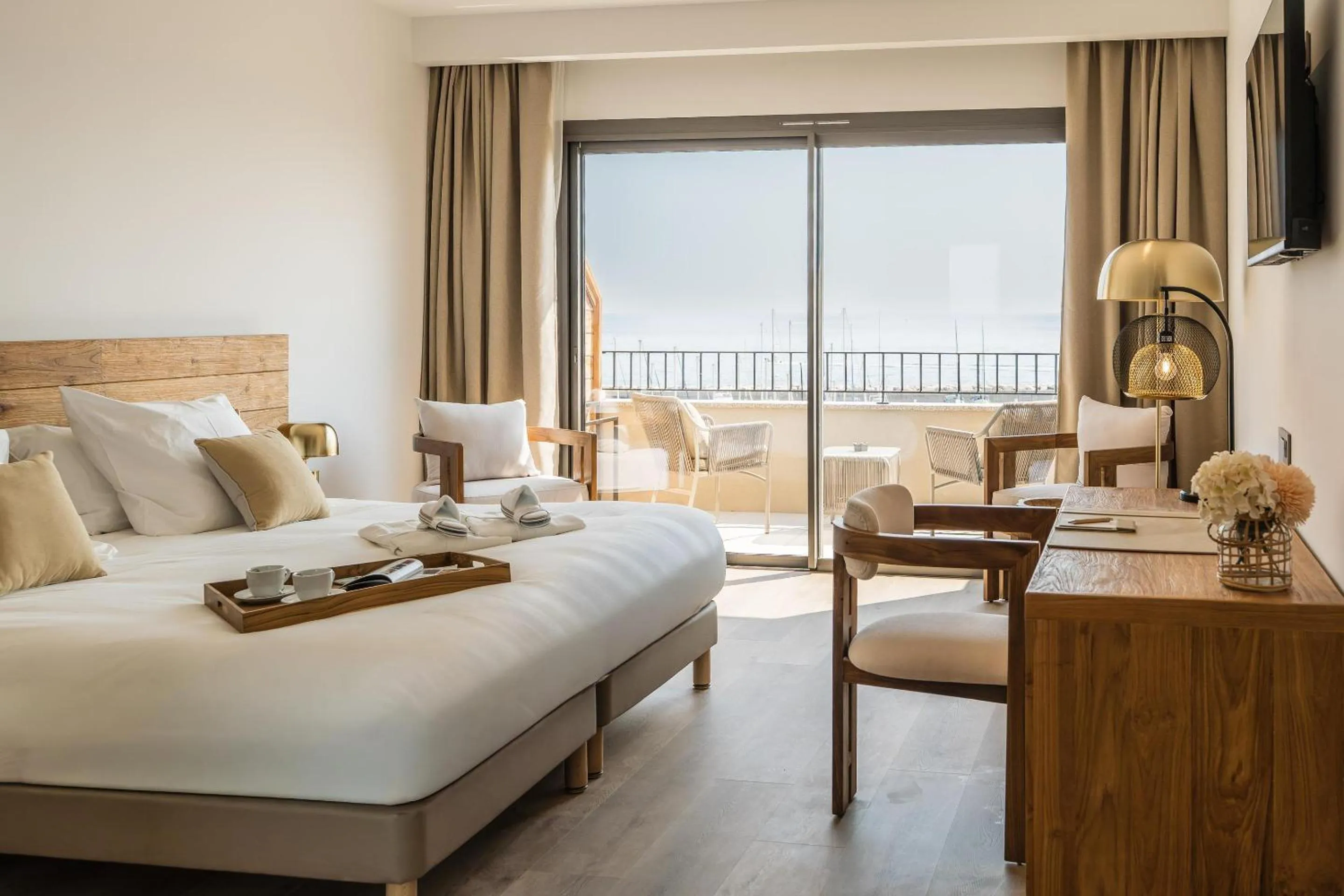 Bedroom, Bed in Hôtel & Spa Best Western Premier A Storia Solenzara