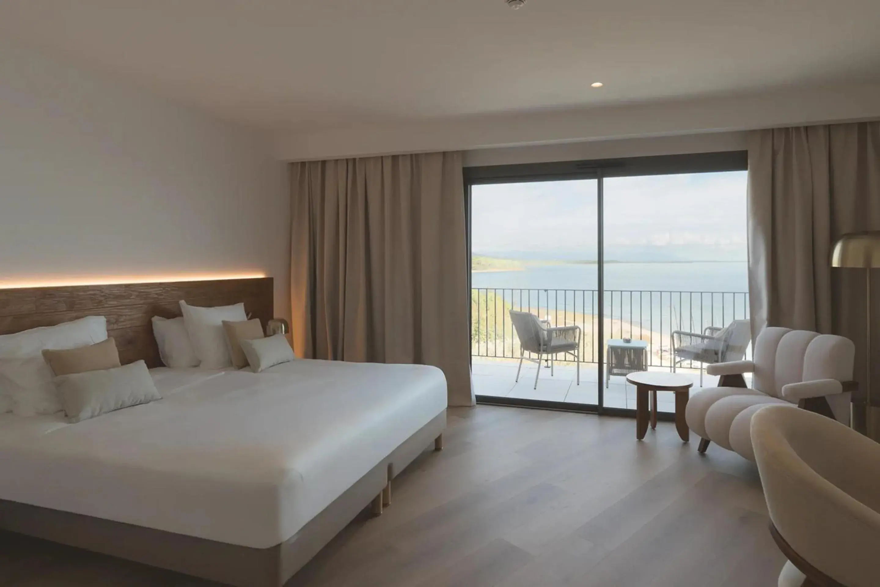 King Suite with Sofa Bed, Balcony and Sea View in Hôtel & Spa Best Western Premier A Storia Solenzara King Suite with Sofa Bed, Balcony and Sea View in Hôtel & Spa Best Western Premier A Storia Solenzara