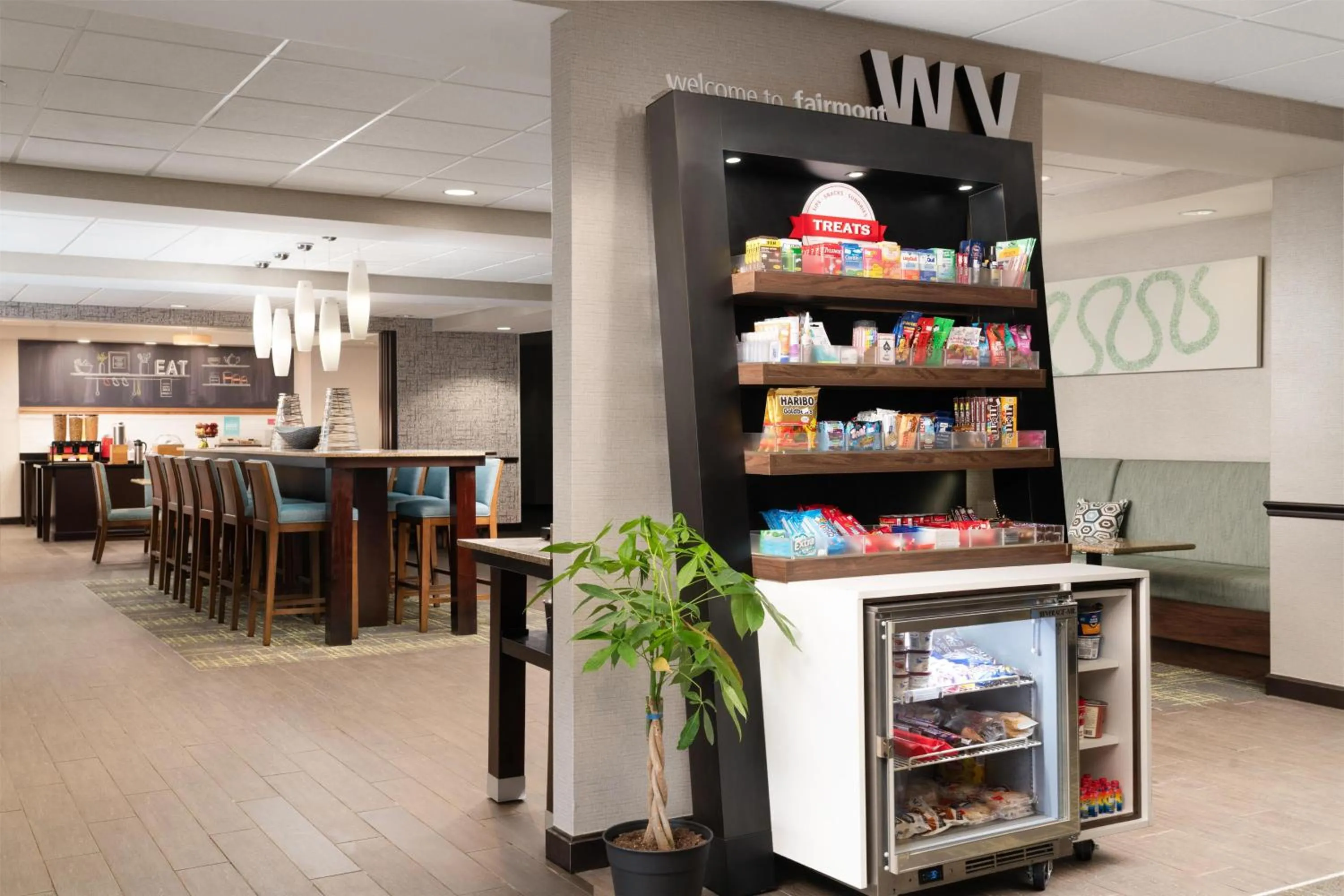 Restaurant/places to eat in Hampton Inn Fairmont