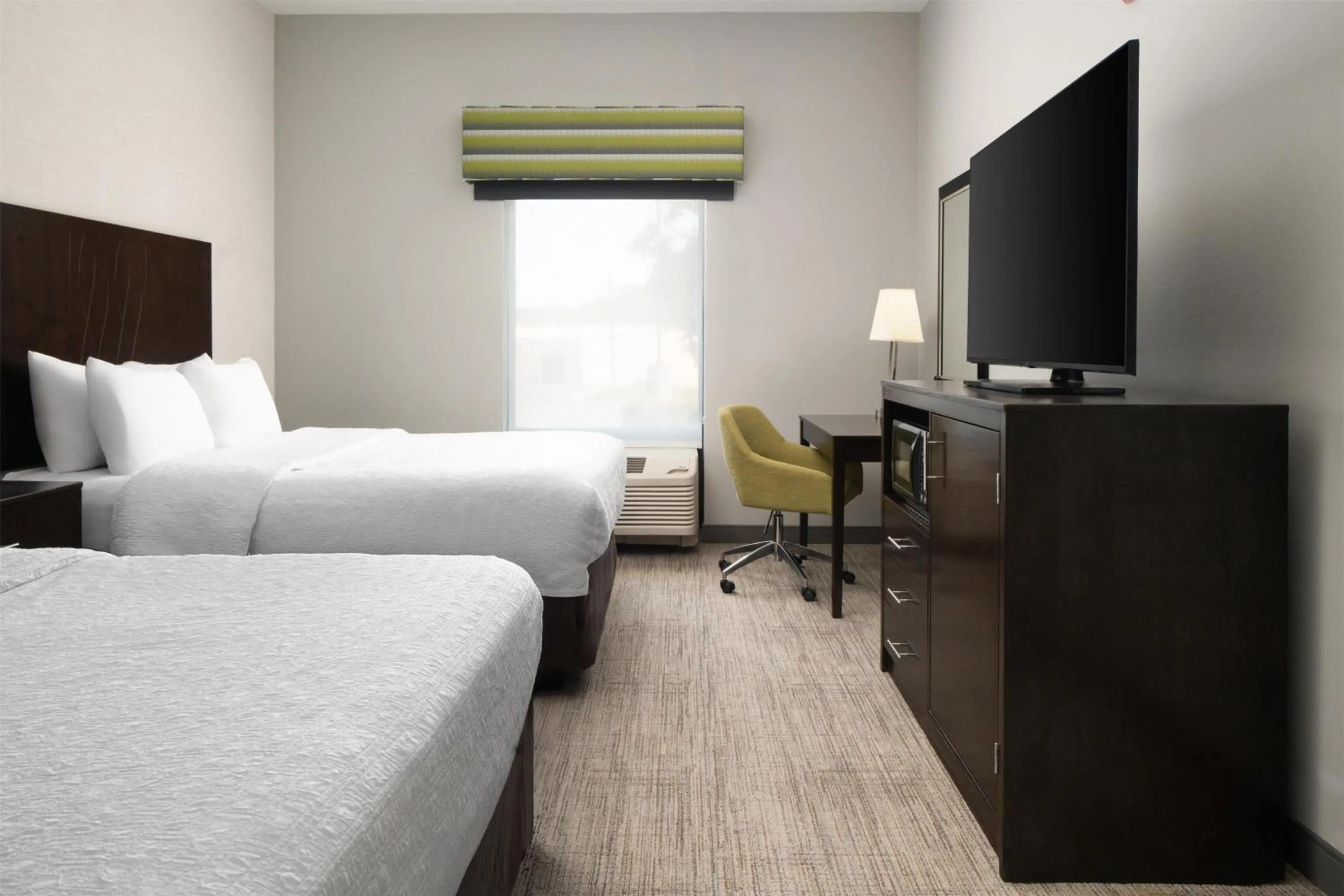 Bed in Hampton Inn Fairmont