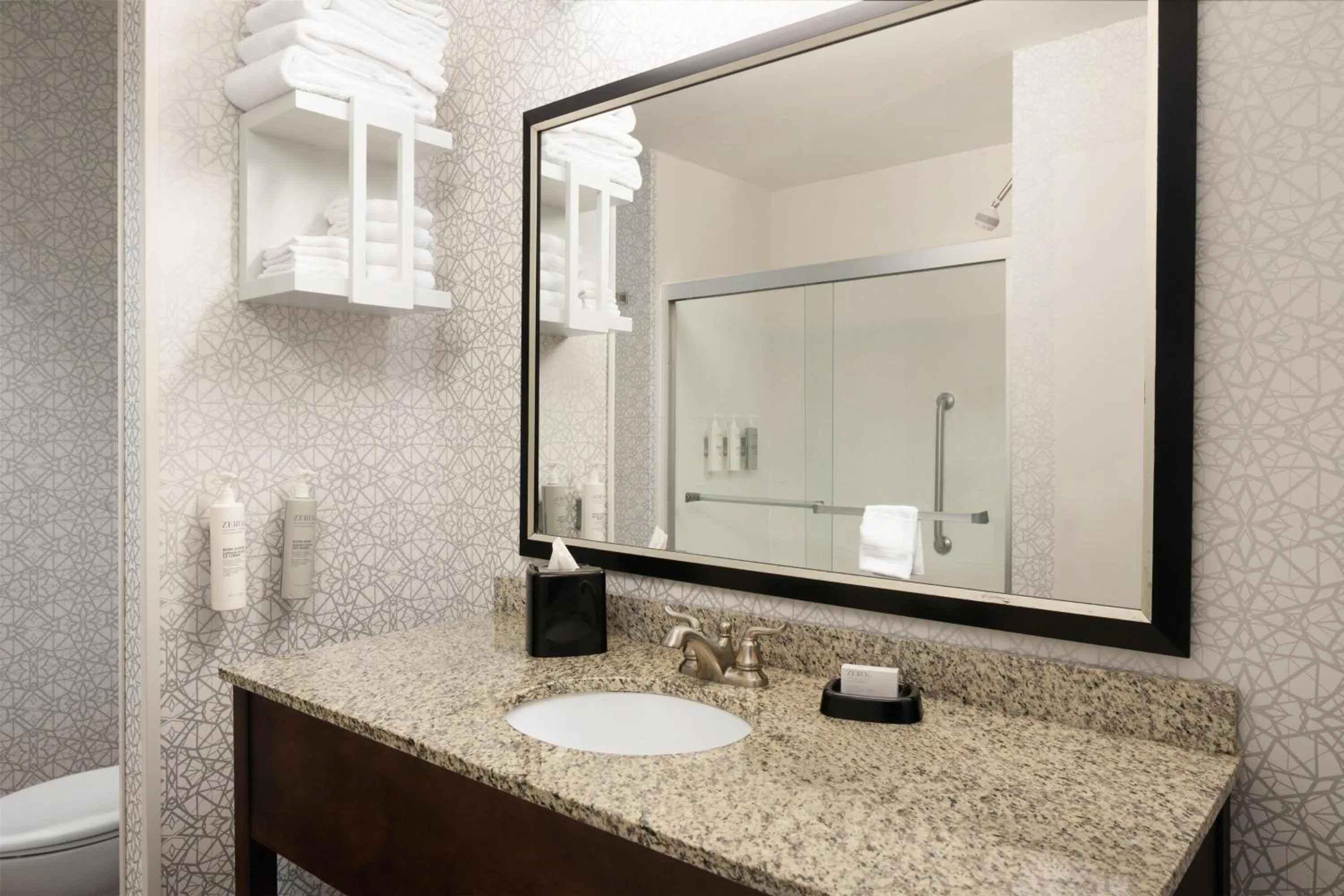 Bathroom in Hampton Inn Fairmont