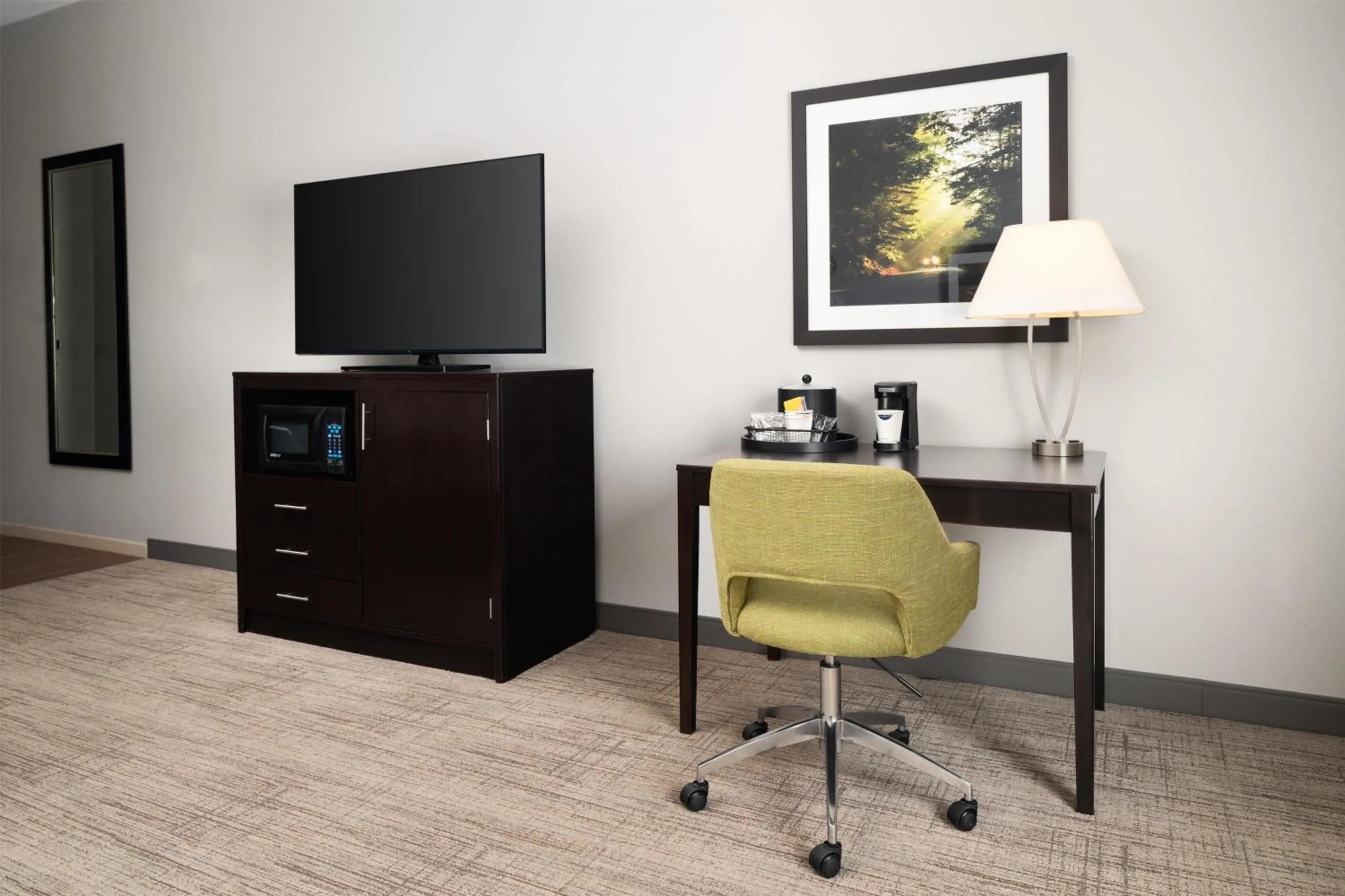 Bedroom in Hampton Inn Fairmont