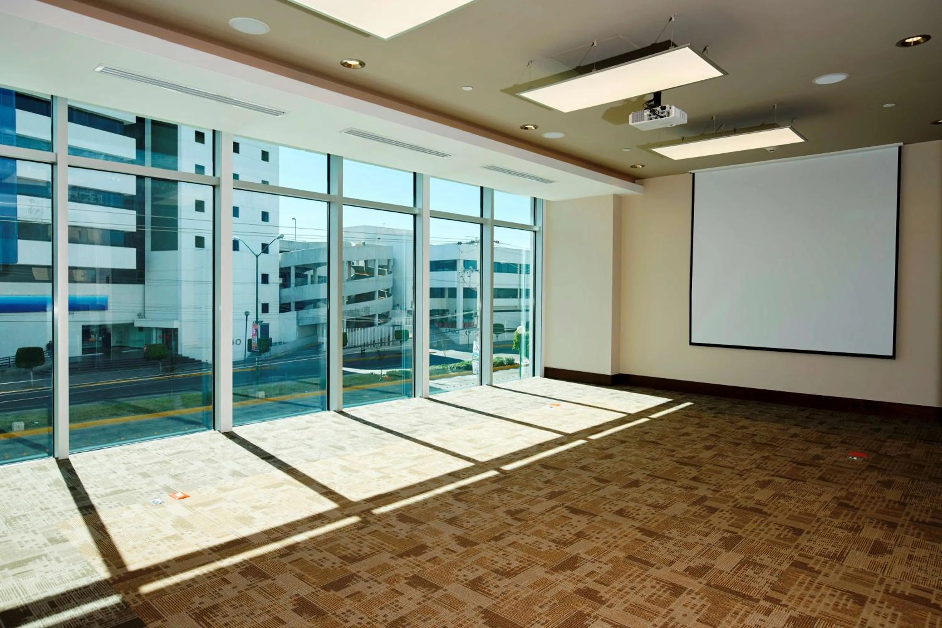 Meeting/conference room in Hampton Inn by Hilton Leon