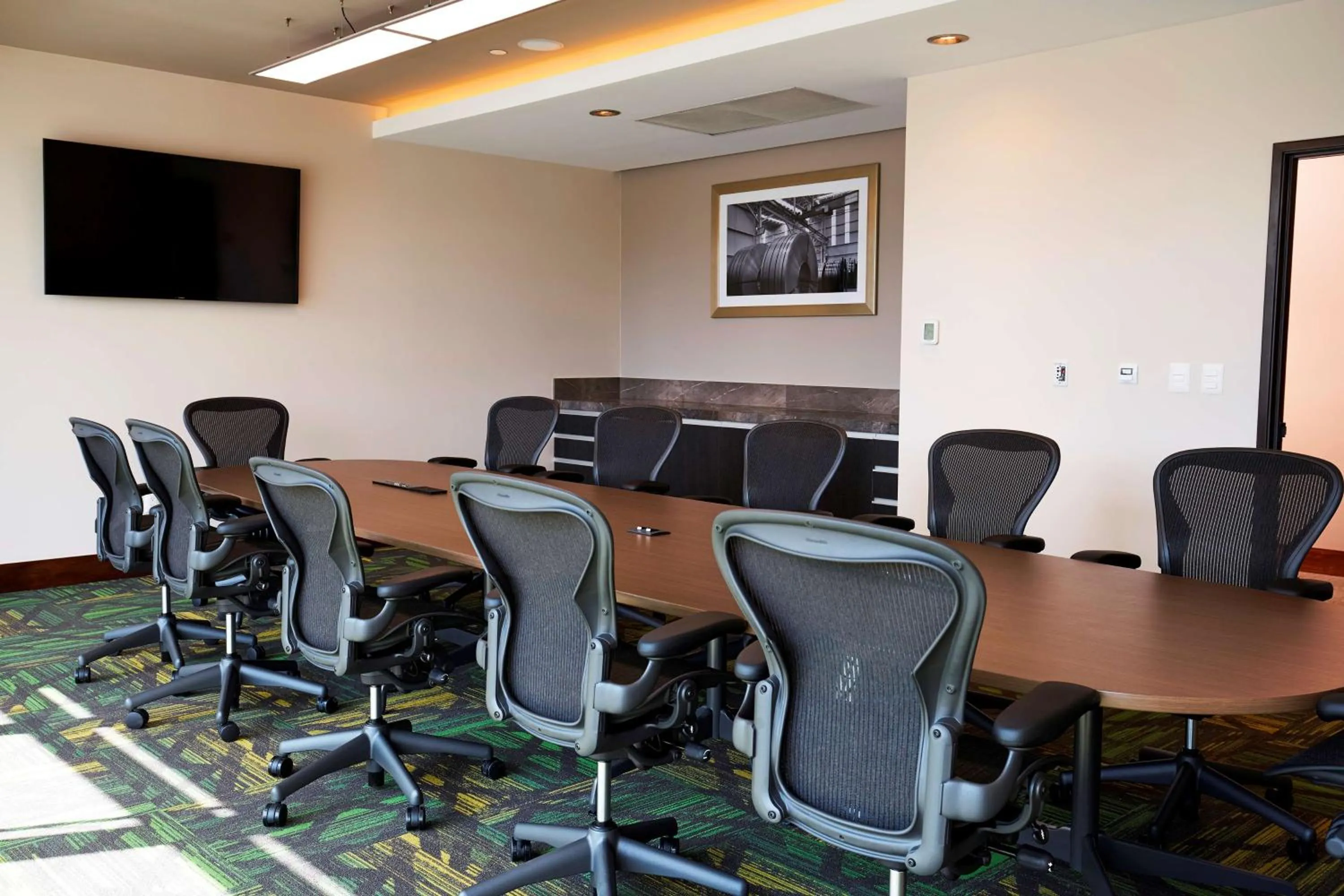 Meeting/conference room in Hampton Inn by Hilton Leon