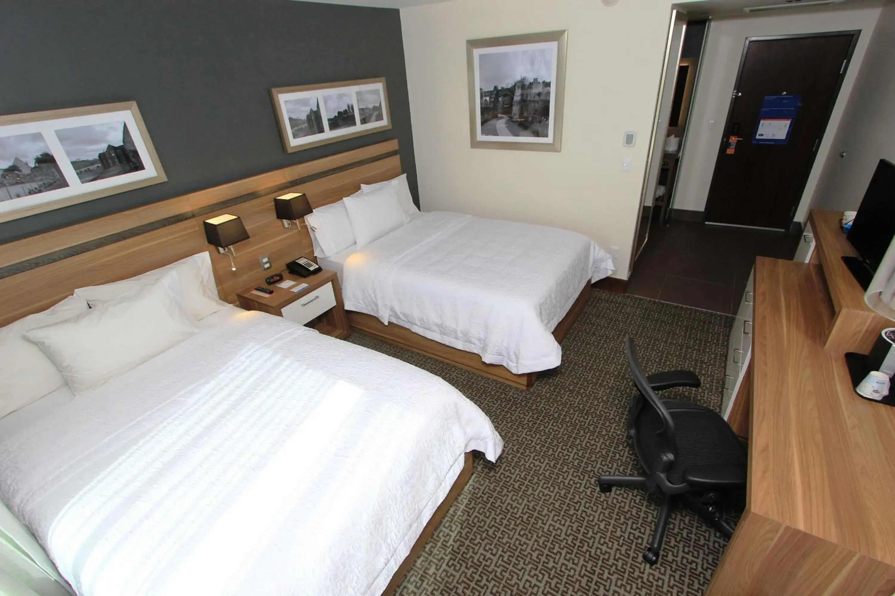 Double Room with Two Double Beds - Non-Smoking in Hampton Inn by Hilton Leon Double Room with Two Double Beds - Non-Smoking in Hampton Inn by Hilton Leon