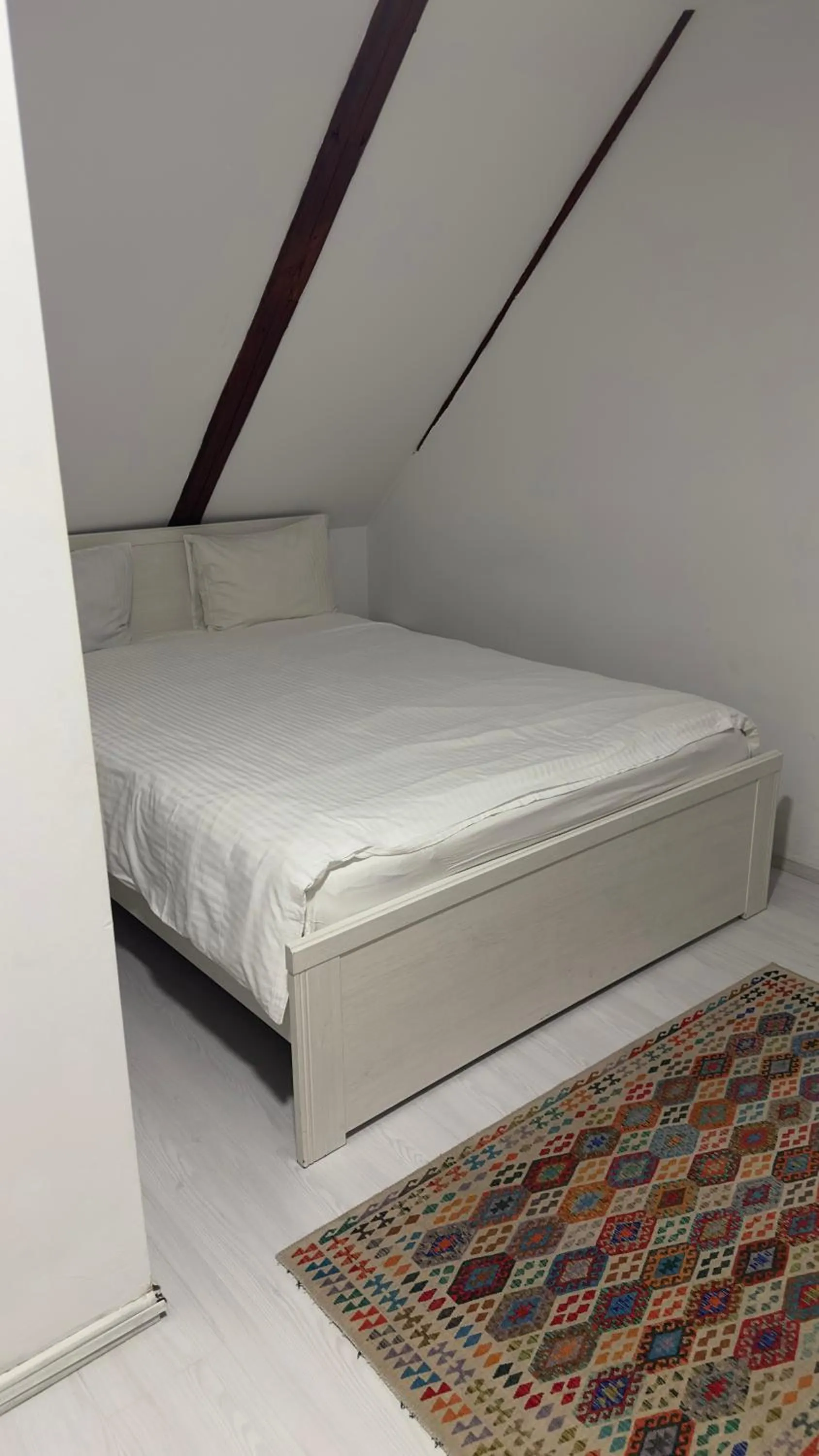 Bed in Pensiunea Bergwald Rasnov Brasov by BuySellRent