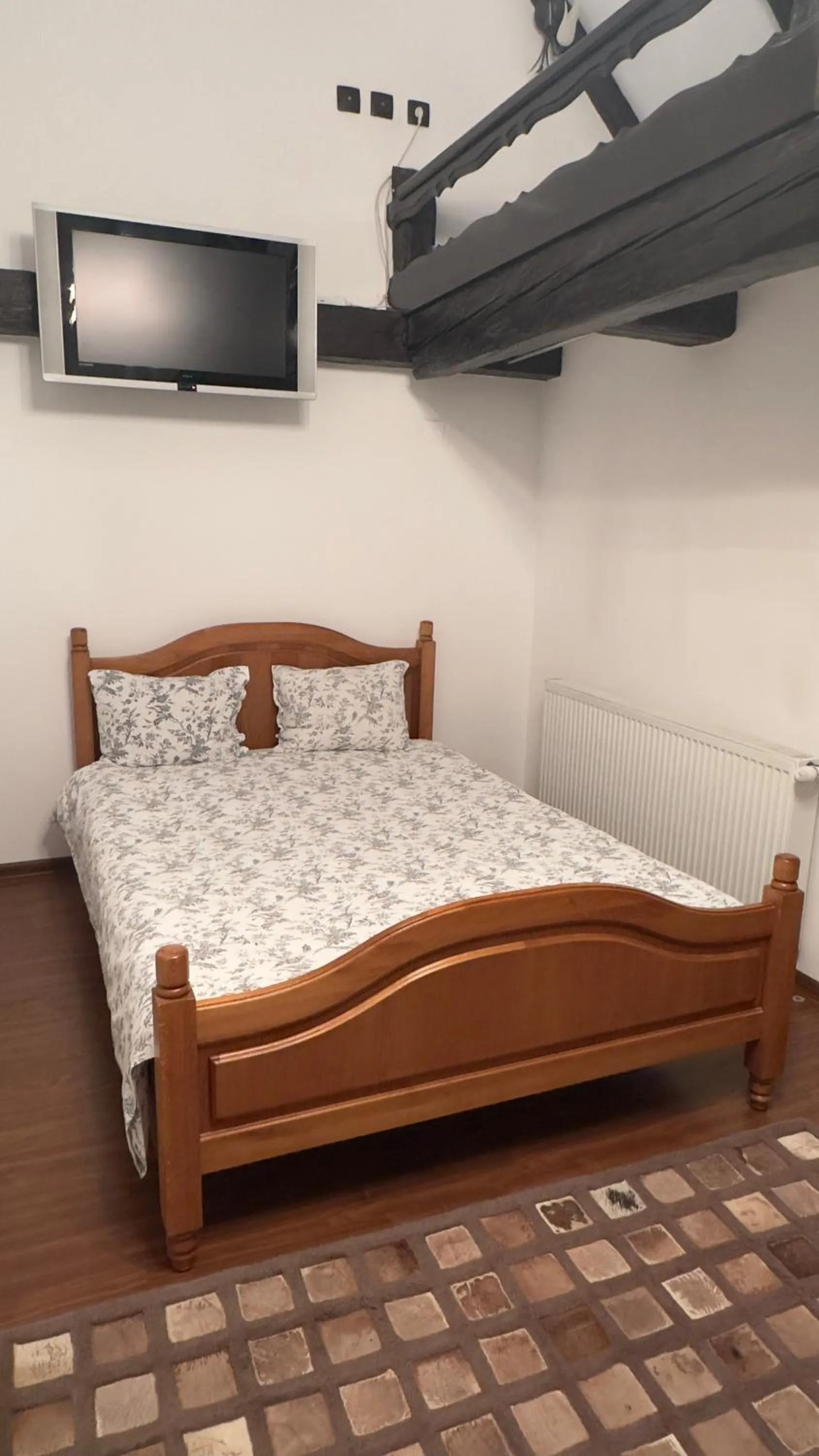 Bed in Pensiunea Bergwald Rasnov Brasov by BuySellRent