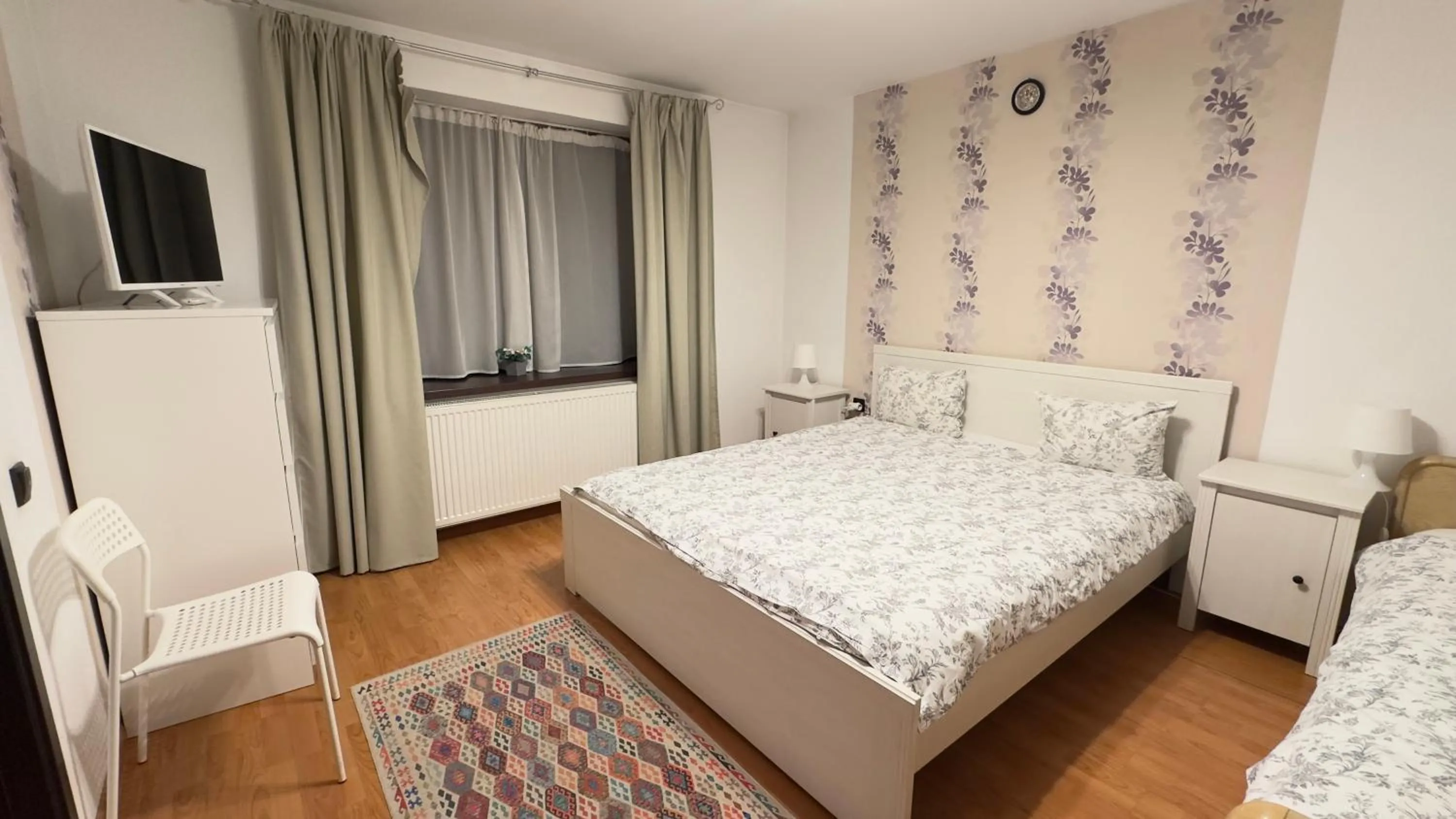 Bed in Pensiunea Bergwald Rasnov Brasov by BuySellRent