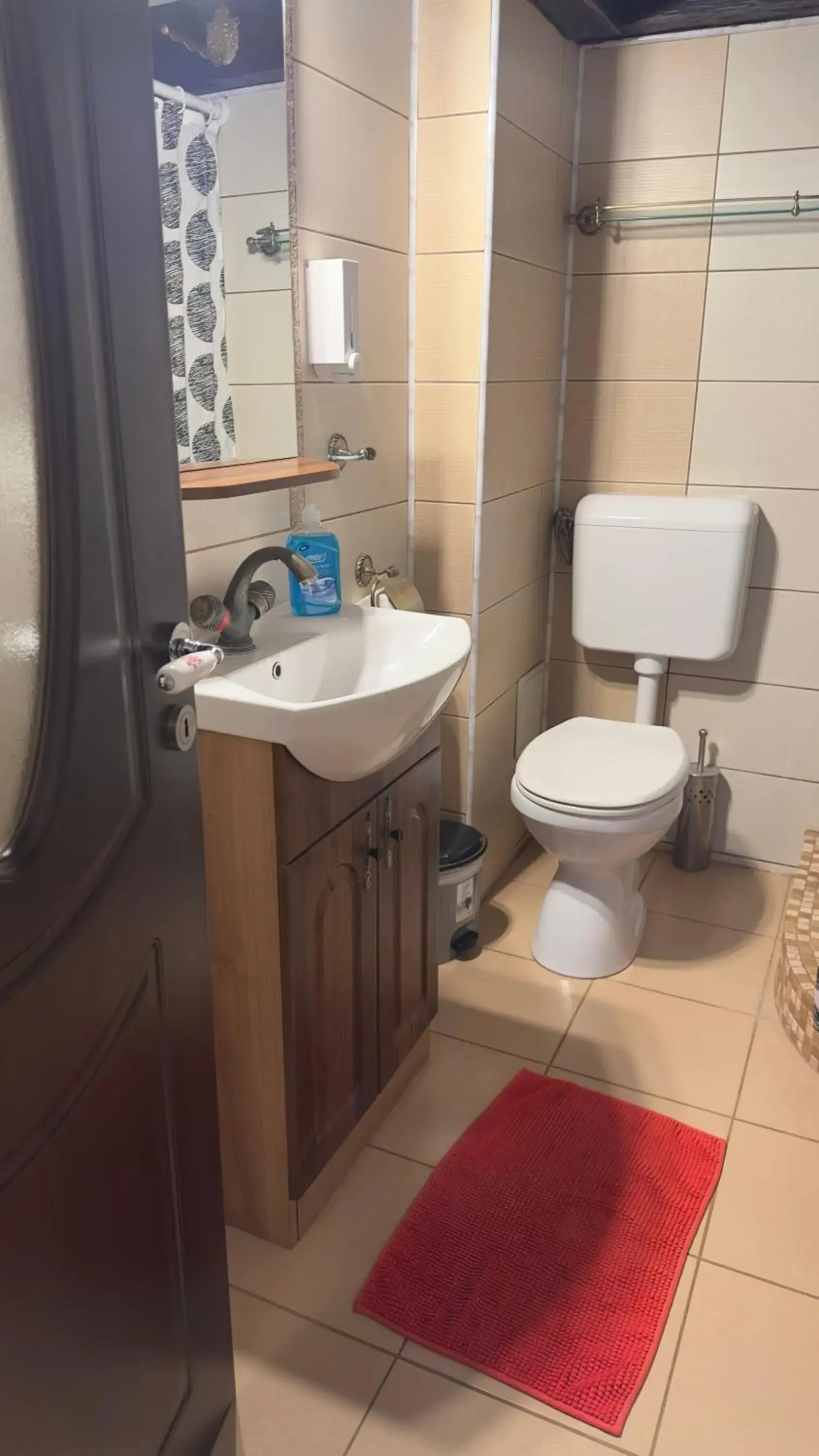 Classic Quadruple Room in Pensiunea Bergwald Rasnov Brasov by BuySellRent Classic Quadruple Room in Pensiunea Bergwald Rasnov Brasov by BuySellRent