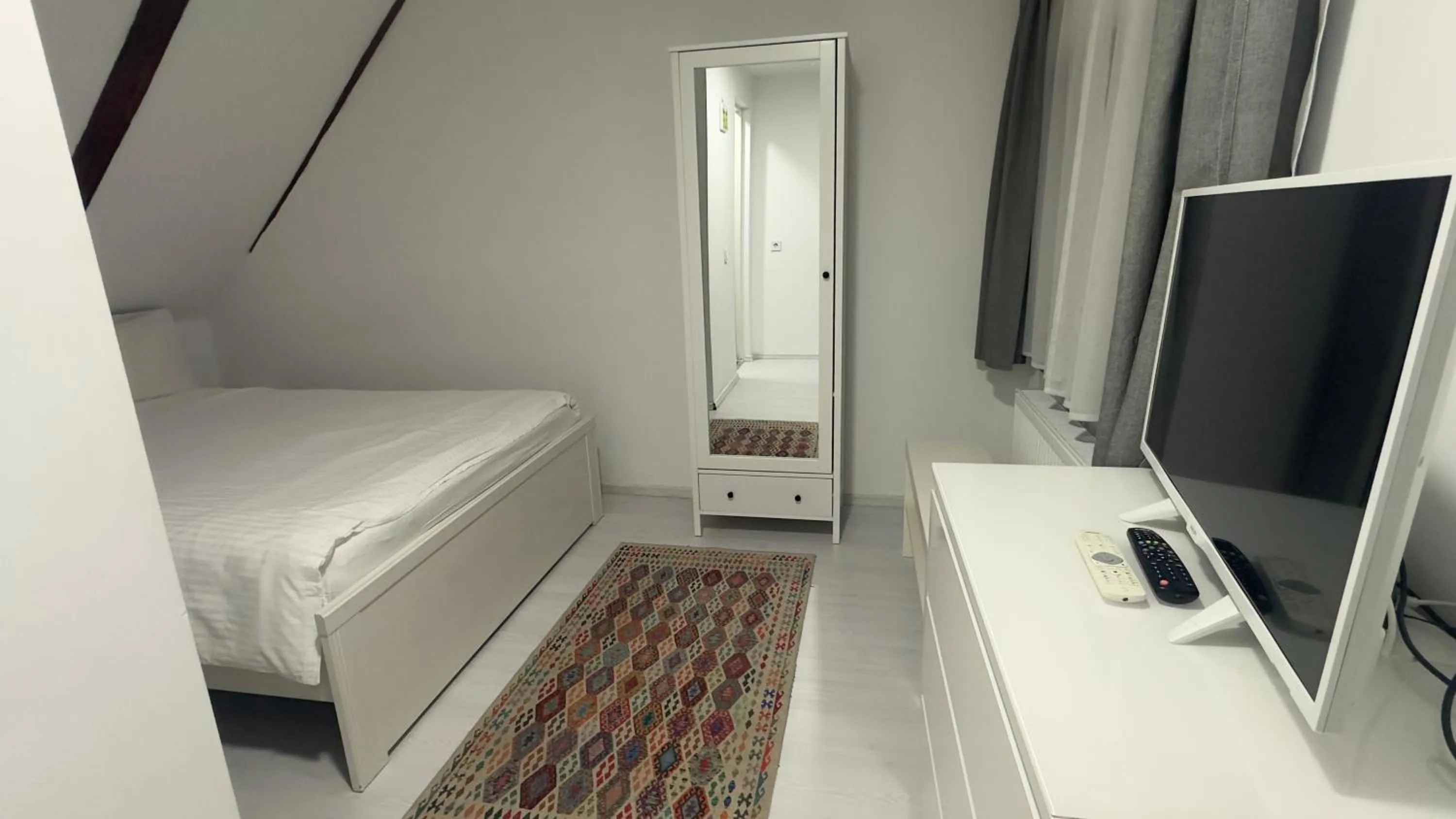 Bed in Pensiunea Bergwald Rasnov Brasov by BuySellRent