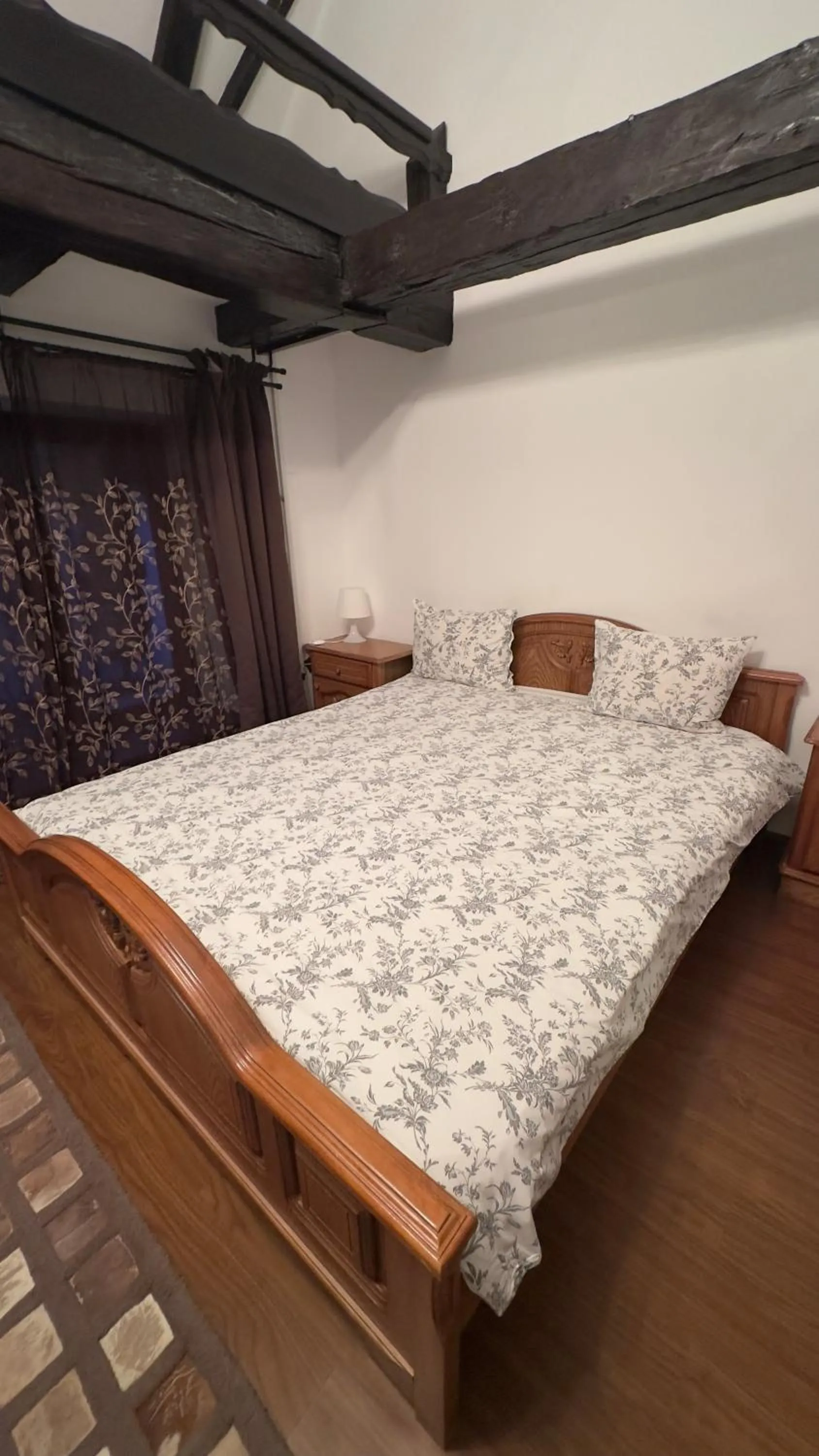 Bed in Pensiunea Bergwald Rasnov Brasov by BuySellRent