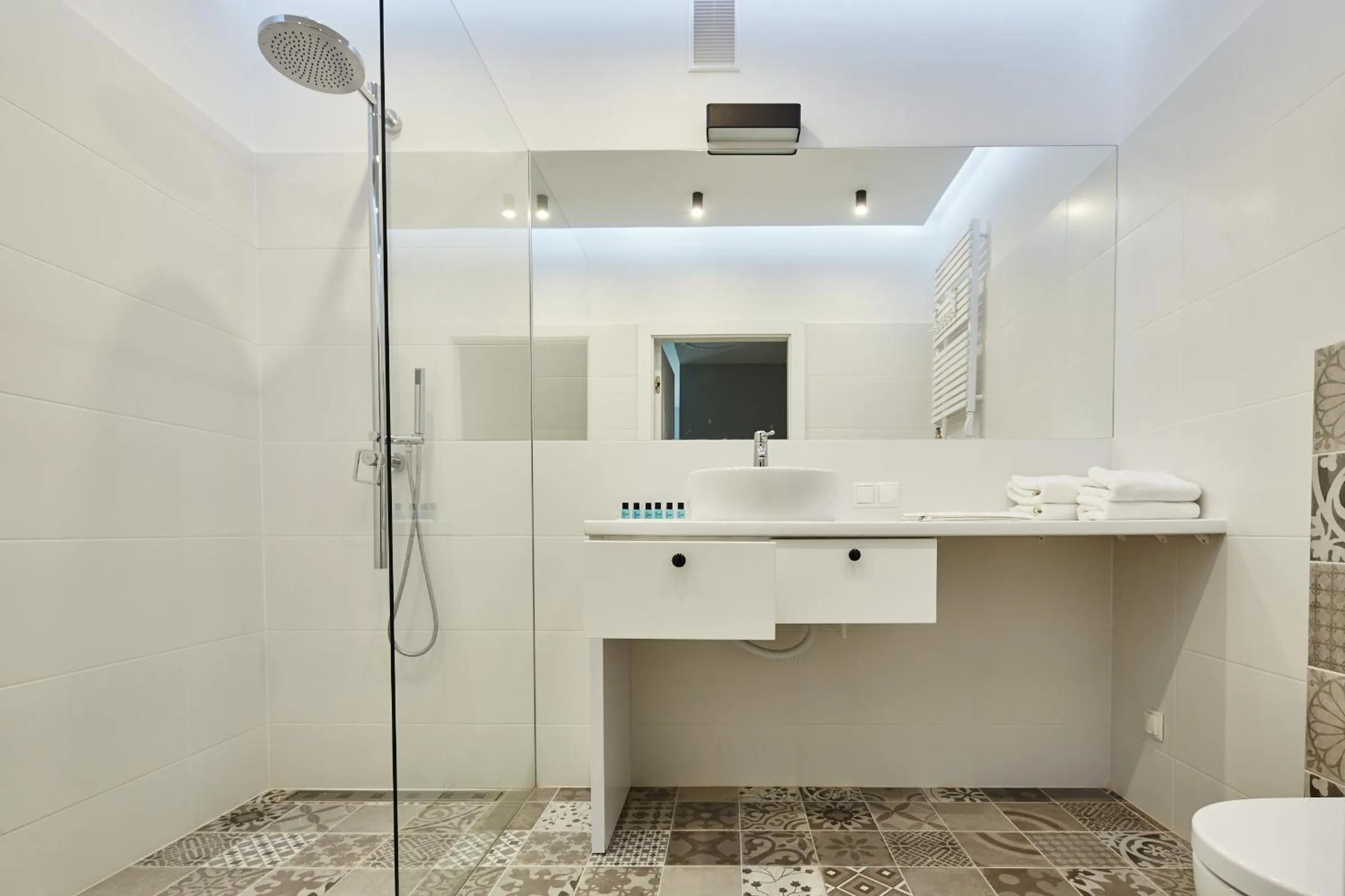 Shower in PlayRoom Aparthotel