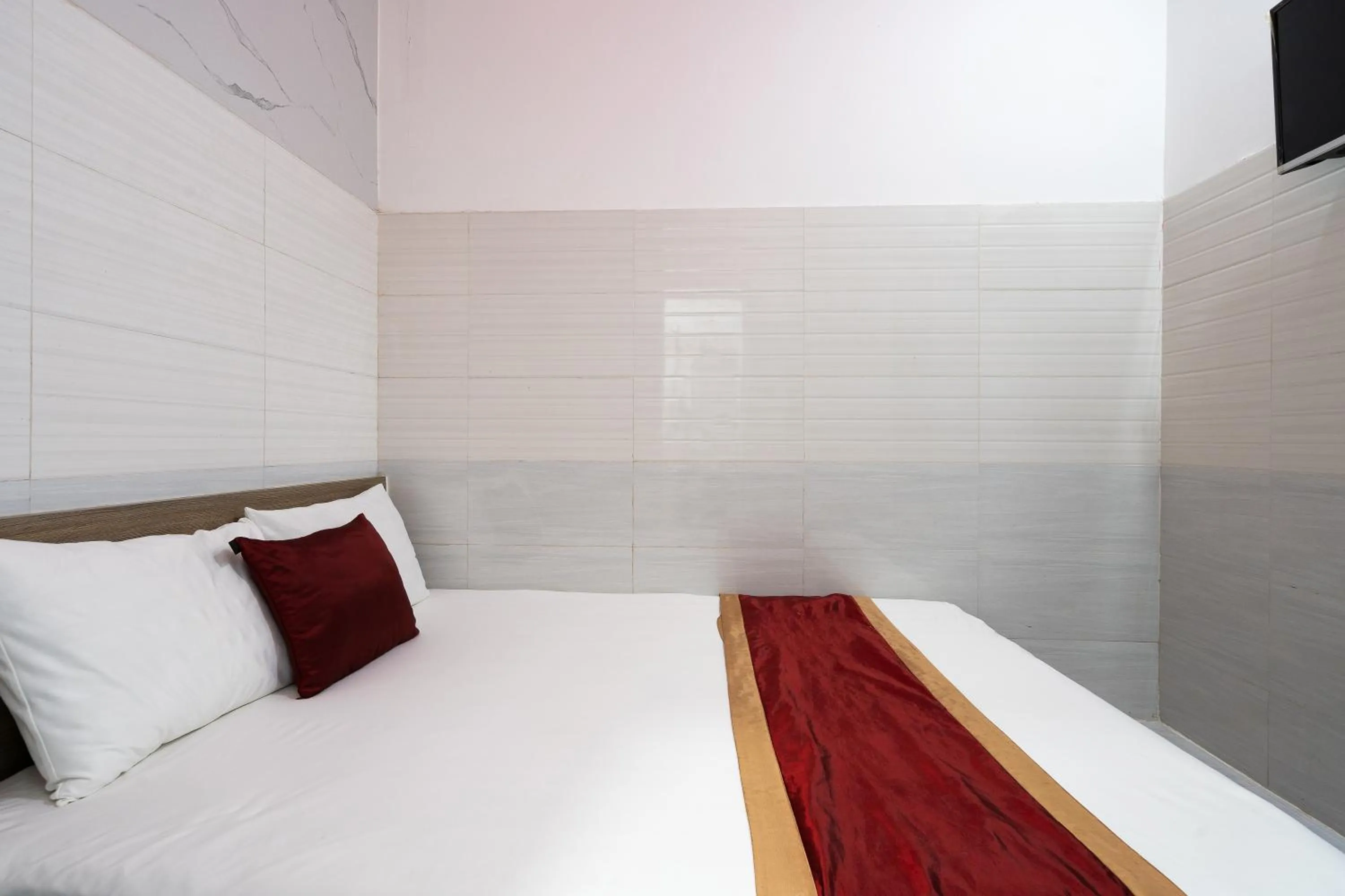 Photo of the whole room, Bed in Collection O District 12 - Mau Tim Hotel