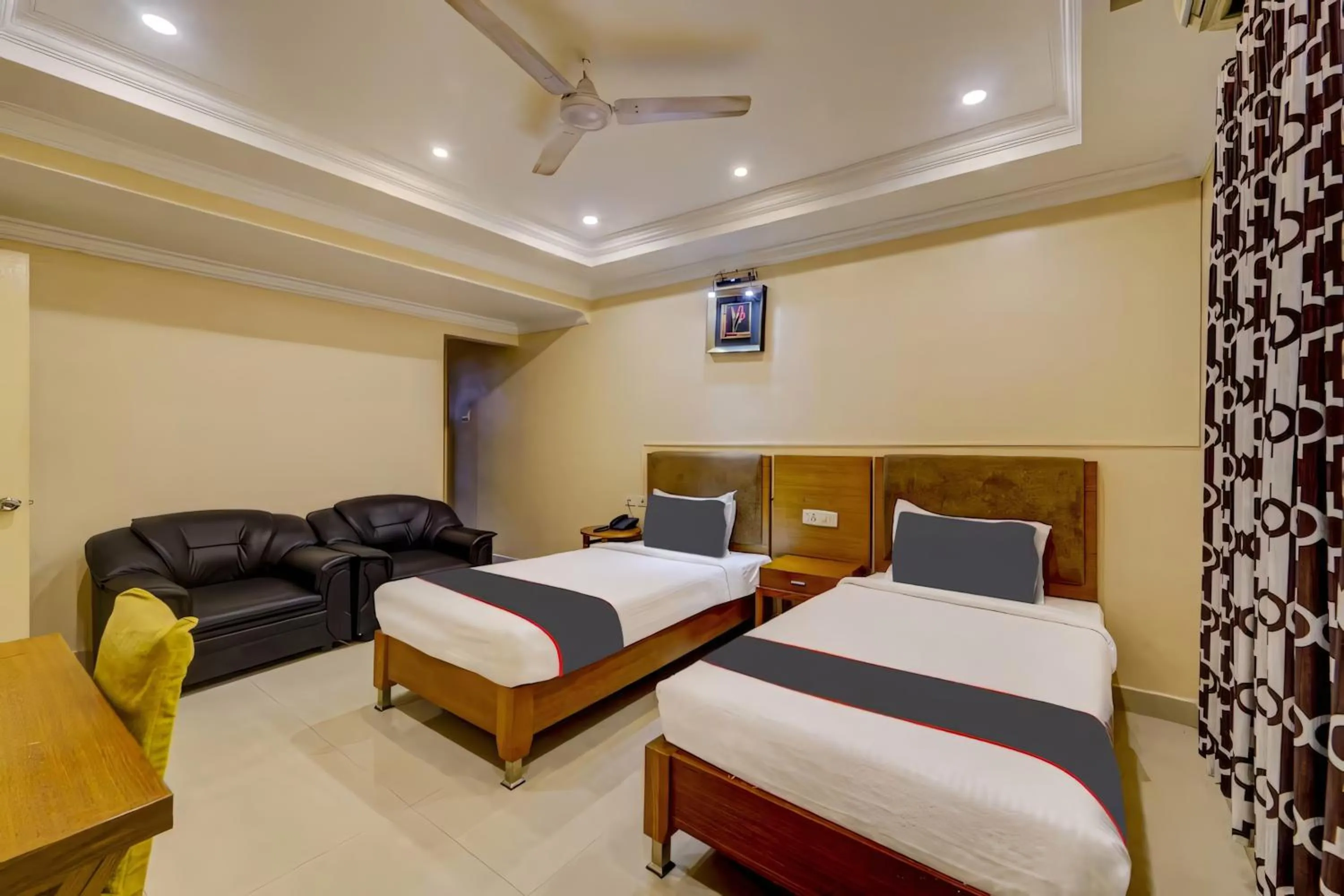 Bed in RG SUITES Ashok Nagar Near VADAPALANI