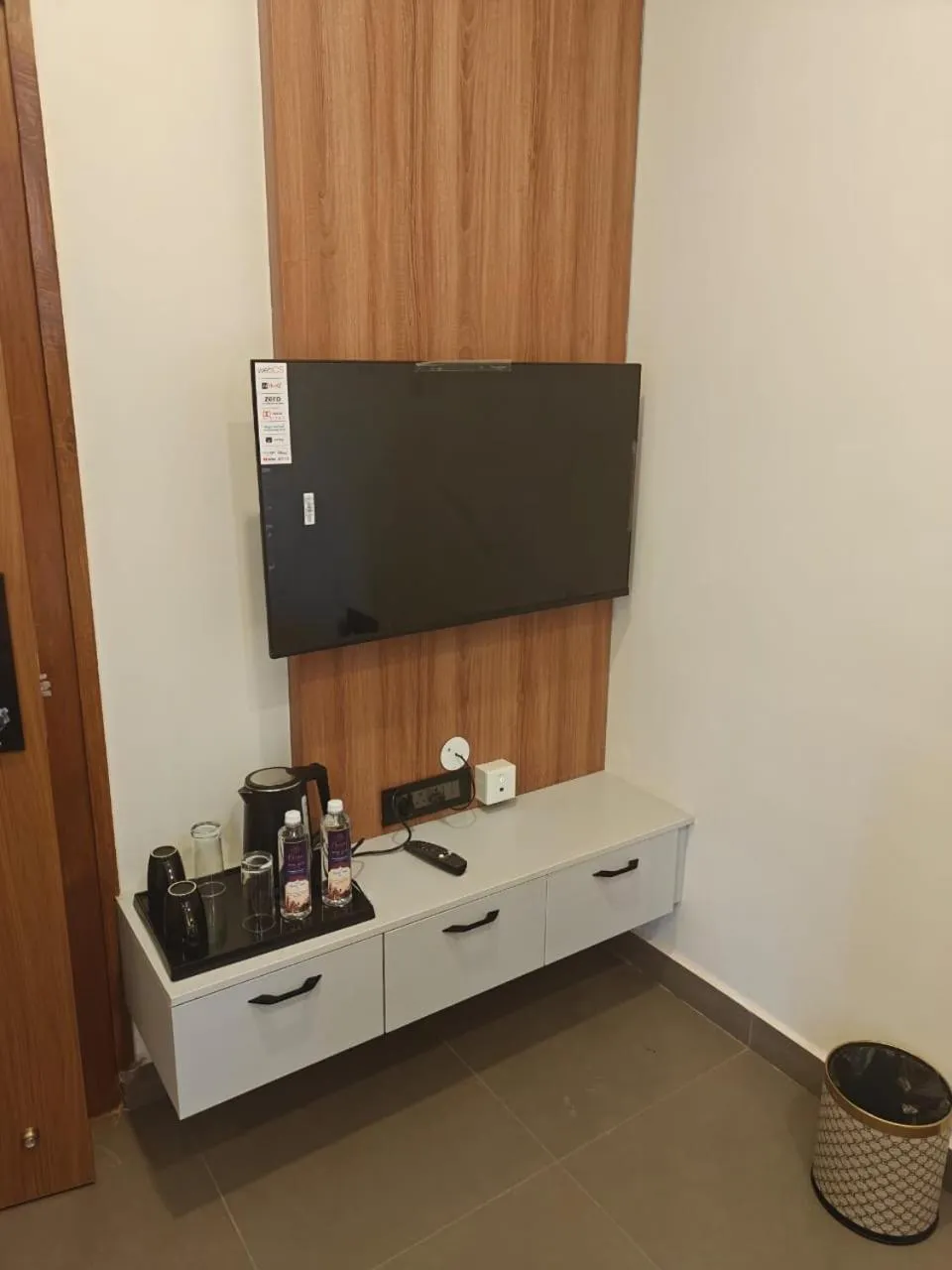 TV and multimedia in Hotel Diyanvi