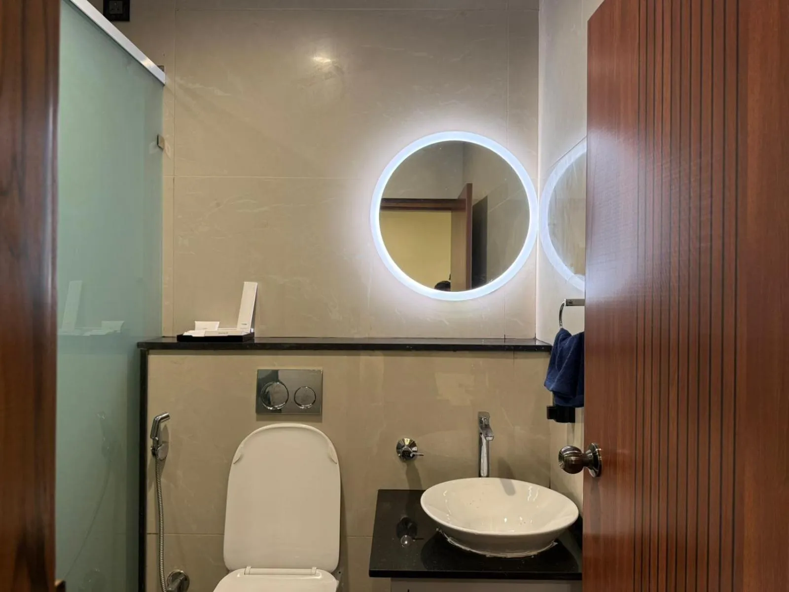 Toilet in Hotel Diyanvi