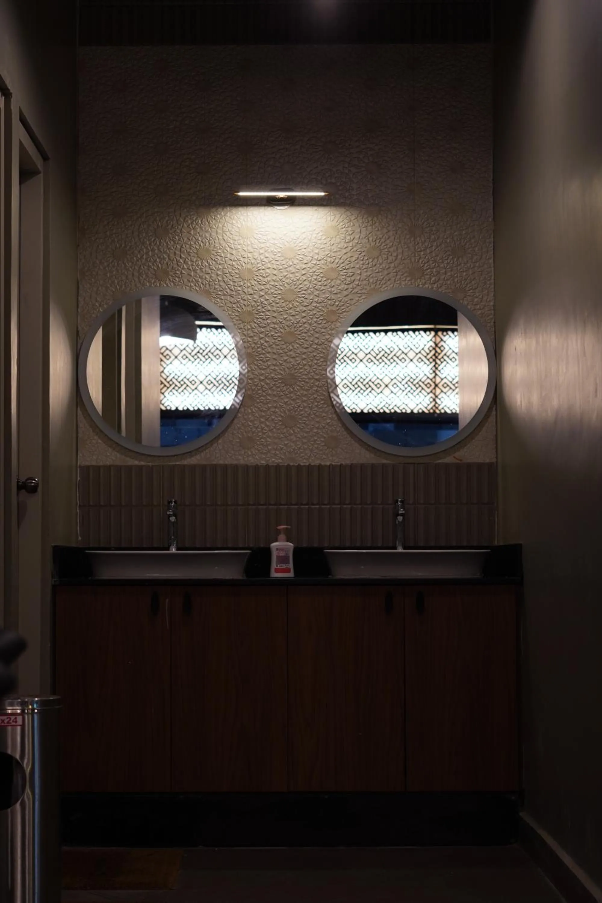 Bathroom in Hotel Diyanvi