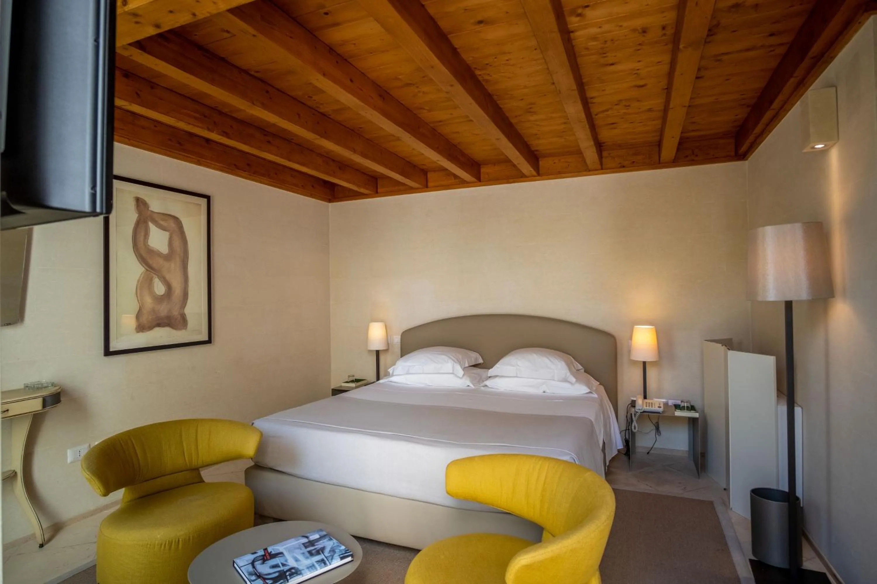 Bed in La Fiermontina Luxury Home Hotel