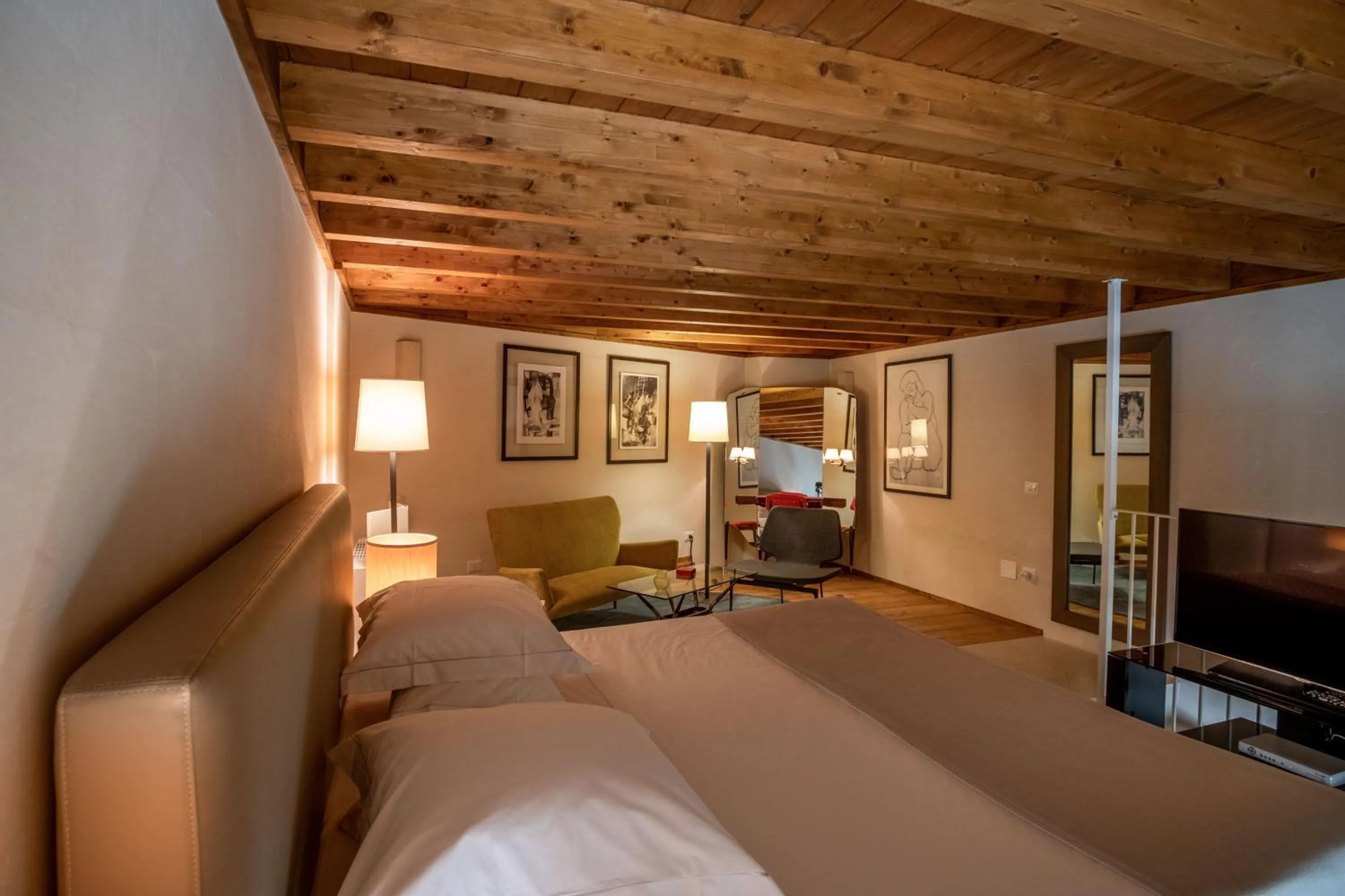 Bed in La Fiermontina Luxury Home Hotel