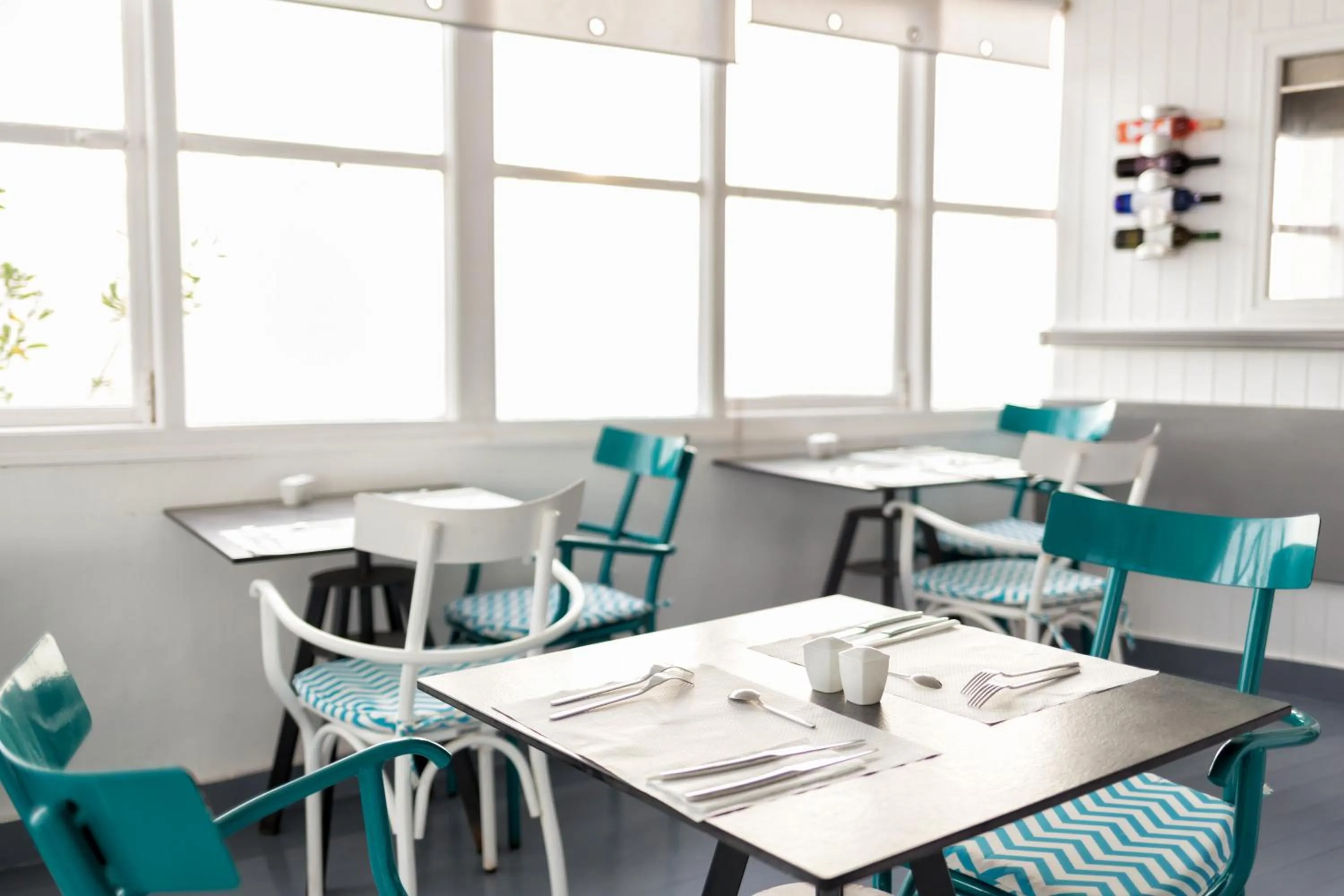 Restaurant/places to eat in Artemis Suites