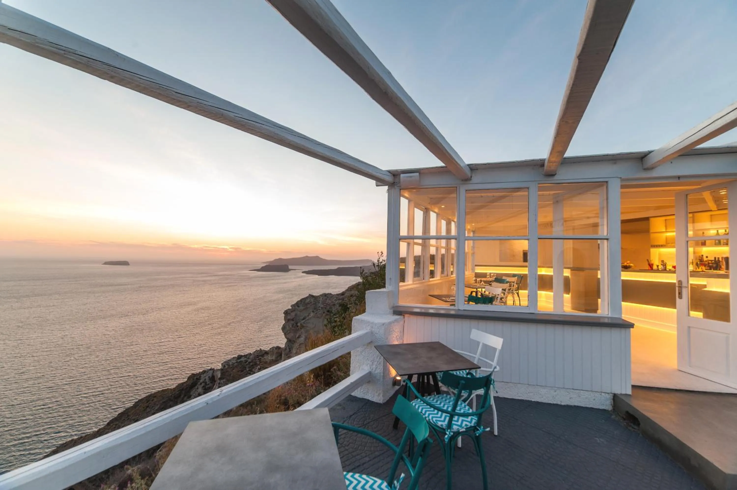 Restaurant/places to eat in Artemis Suites