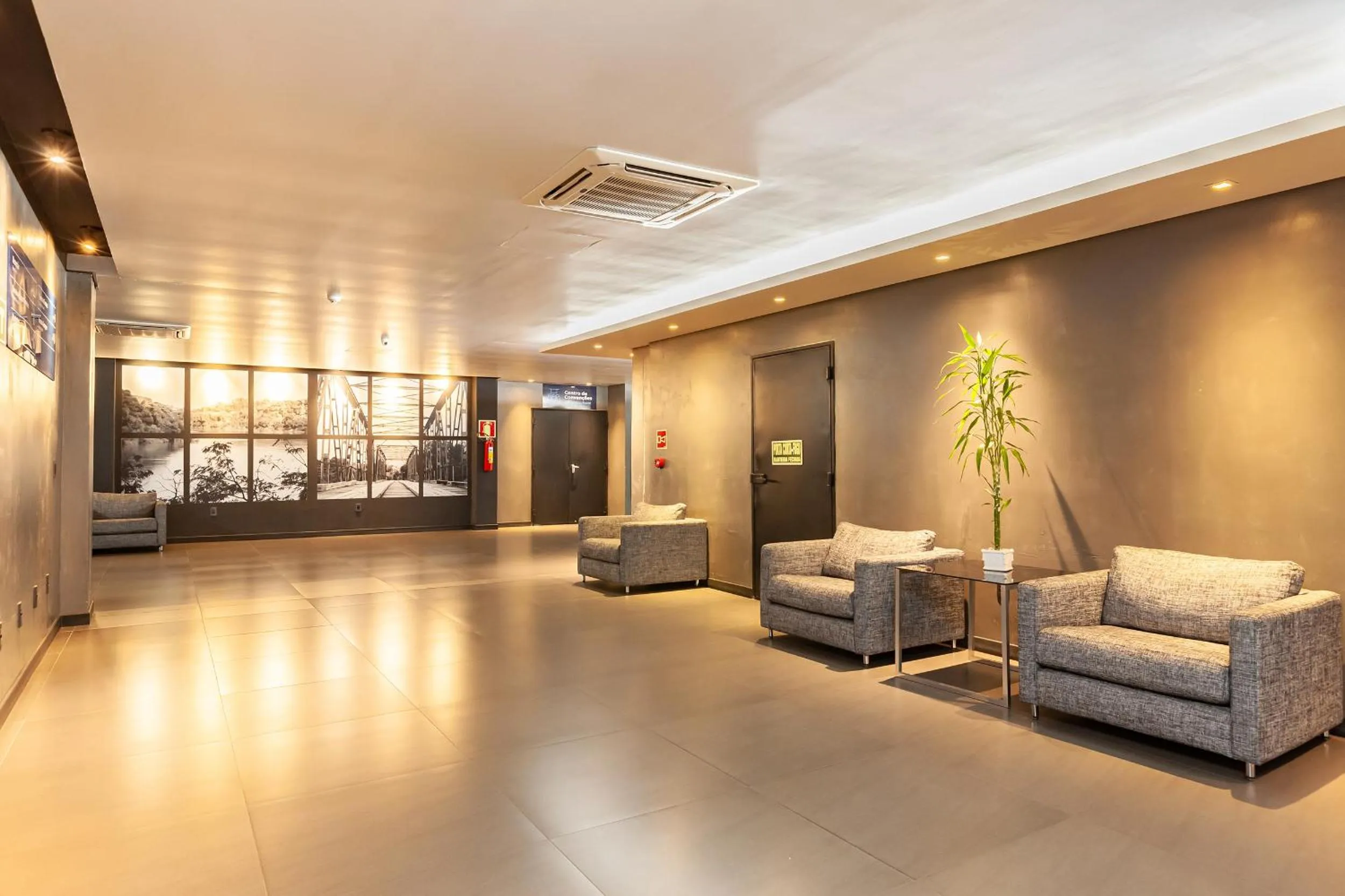 Communal lounge/ TV room in Tri Hotel Executive Lajeado