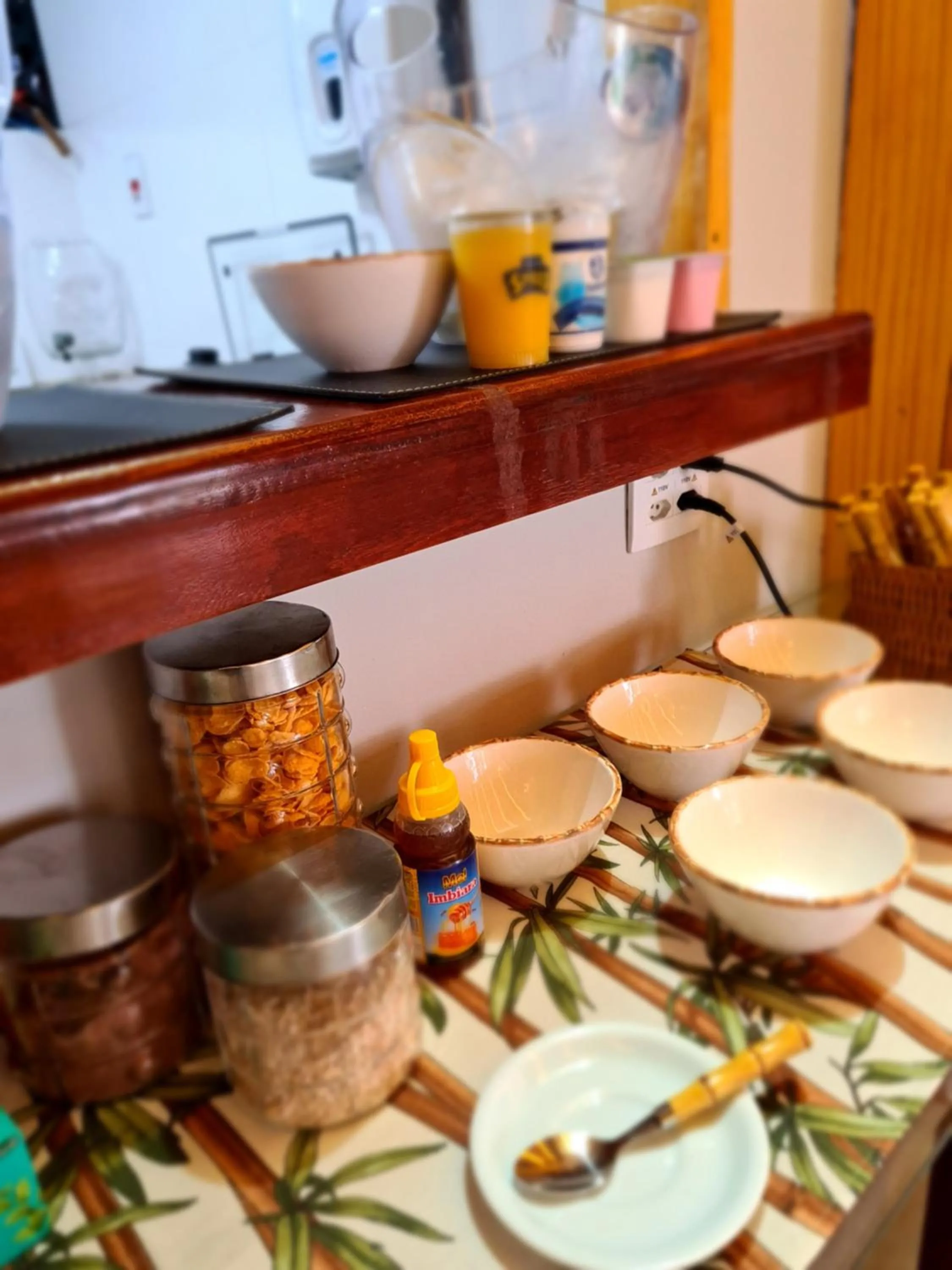 Buffet breakfast in Icaraí Suítes