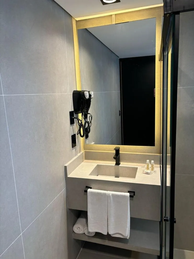 Bathroom in Summit Hotel Monaco