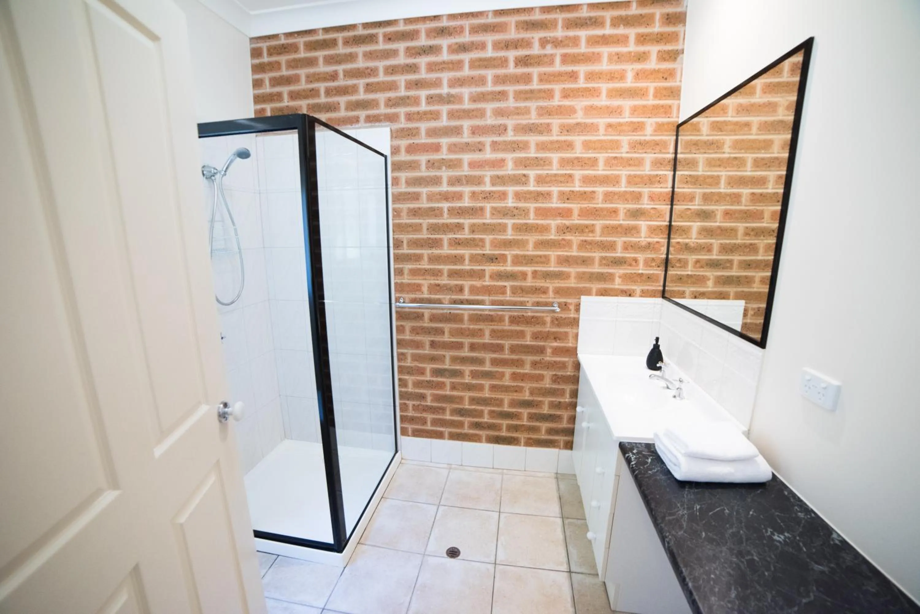 Shower in Motel Views Yackandandah