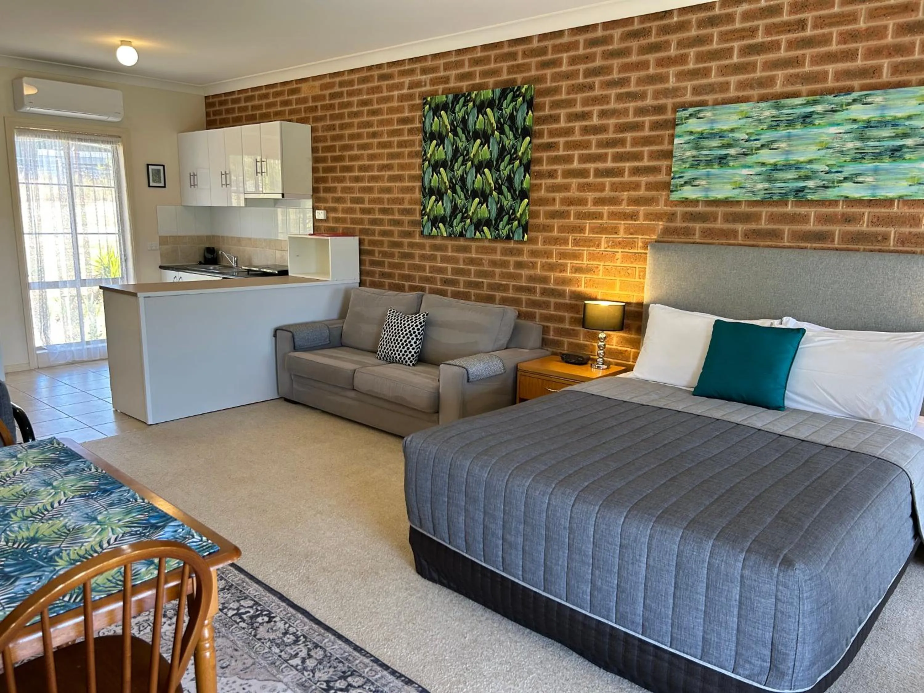 Photo of the whole room in Motel Views Yackandandah