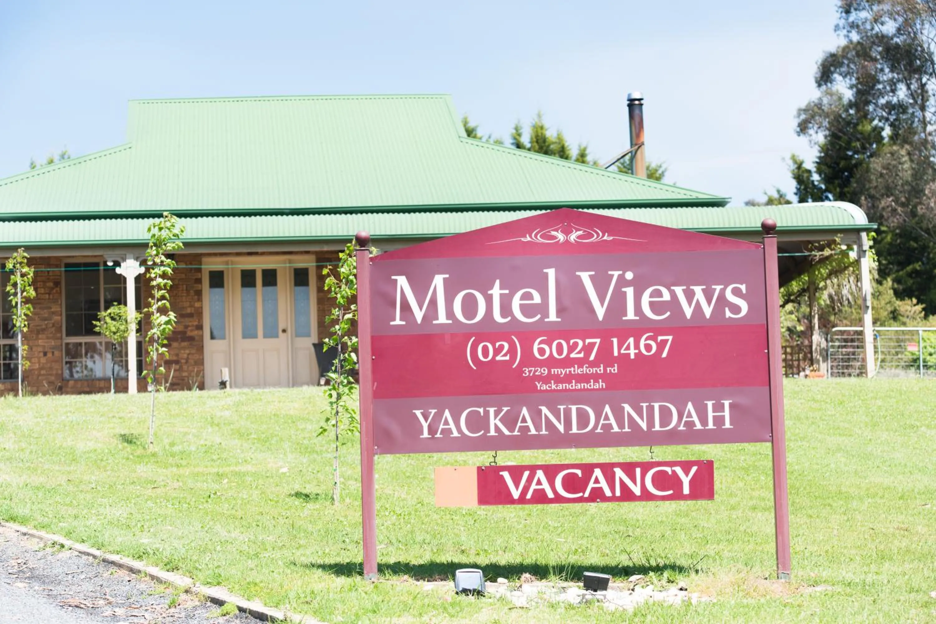 Property logo or sign in Motel Views Yackandandah